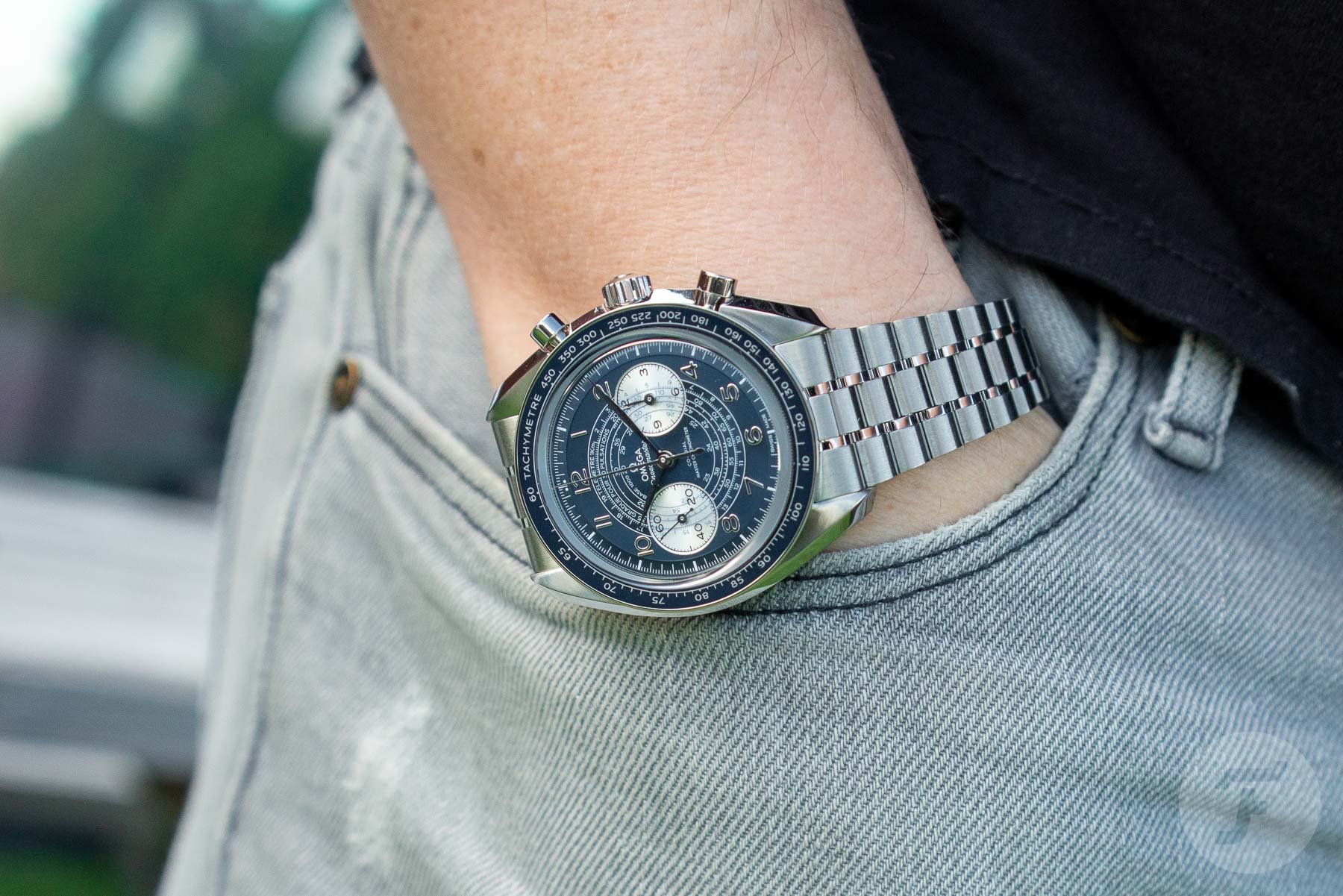 Hands-On With The New Omega Speedmaster Moonwatch Professional - Worn &  Wound