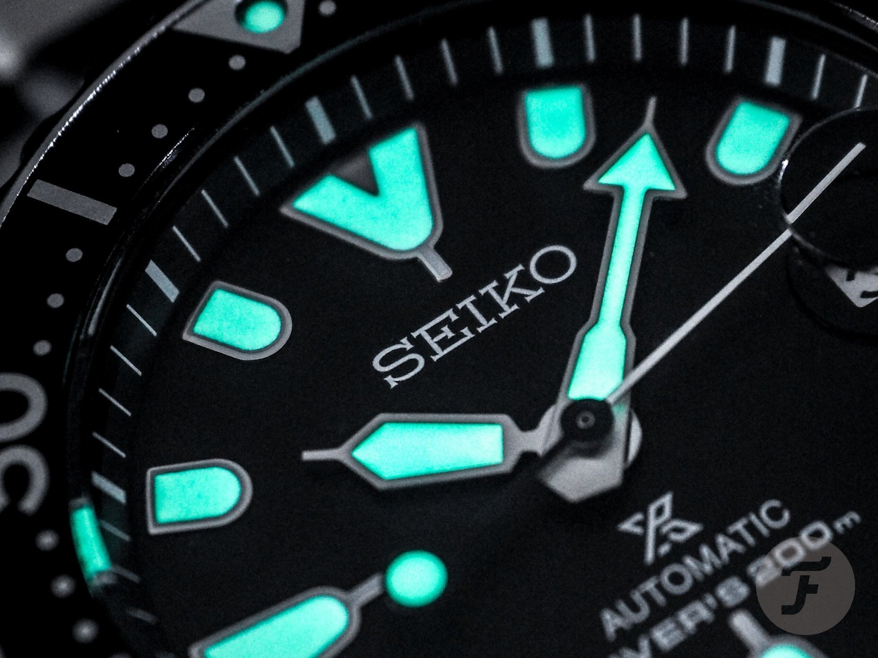 Seiko SRPC35K1 closeup lume