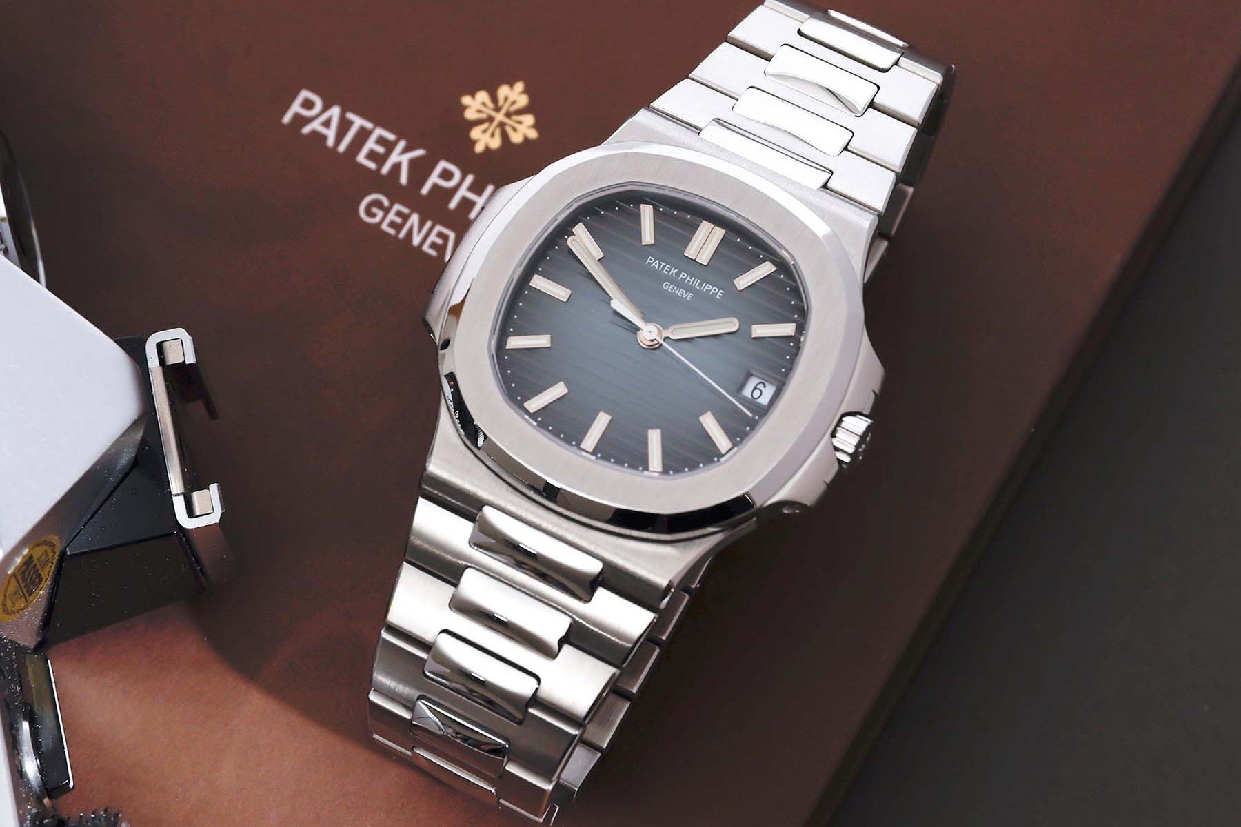 Patek Philippe Nautilus 5711 / 1 GENEVA SEAL. ALTERNATIVELY for