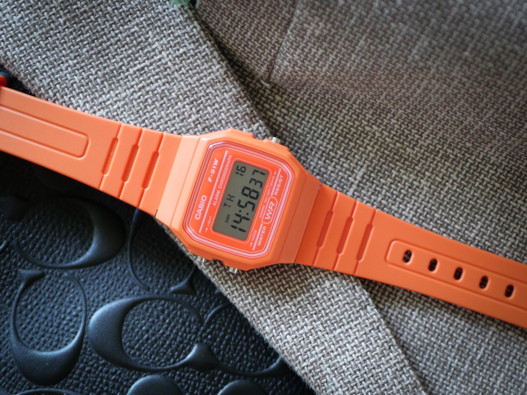 I BOUGHT The Casio F-91W And Reviewed It! 