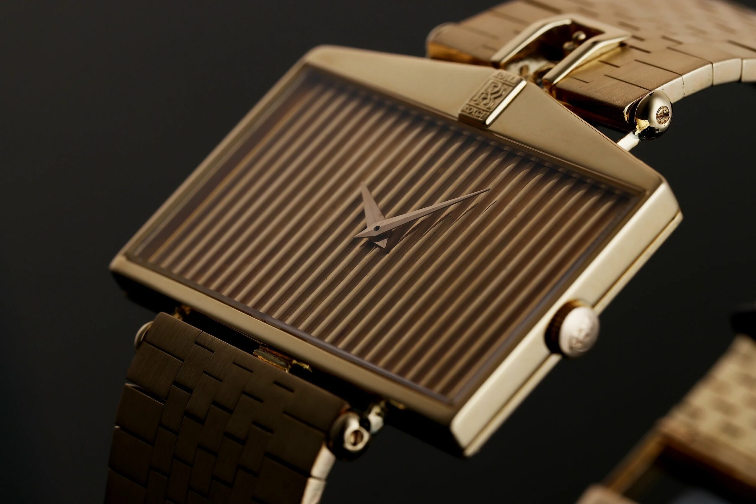 HODINKEE Editor in Chief Jack Forster reviews the Louis Vuitton Tambour  Light Up smartwatch