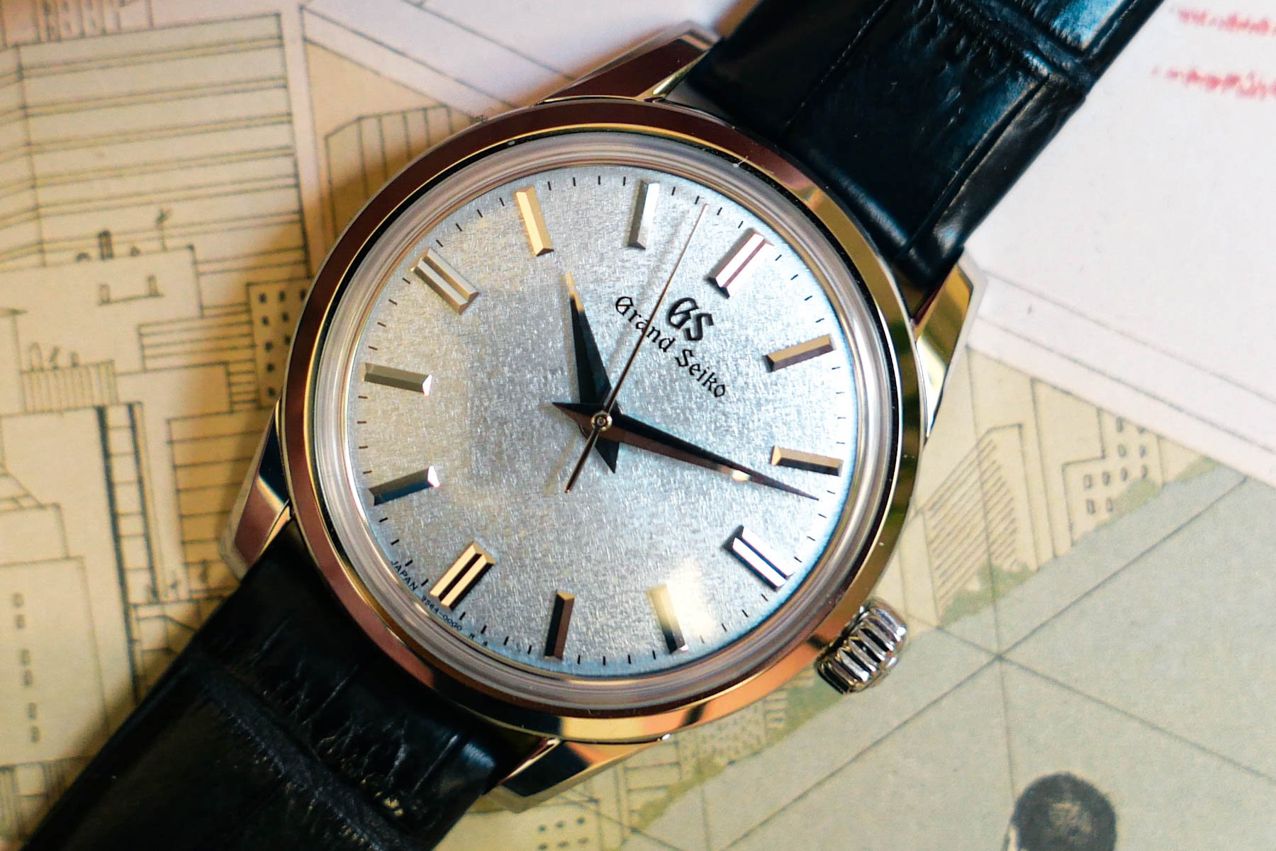 Grand Seiko SBGW283 flat-lay