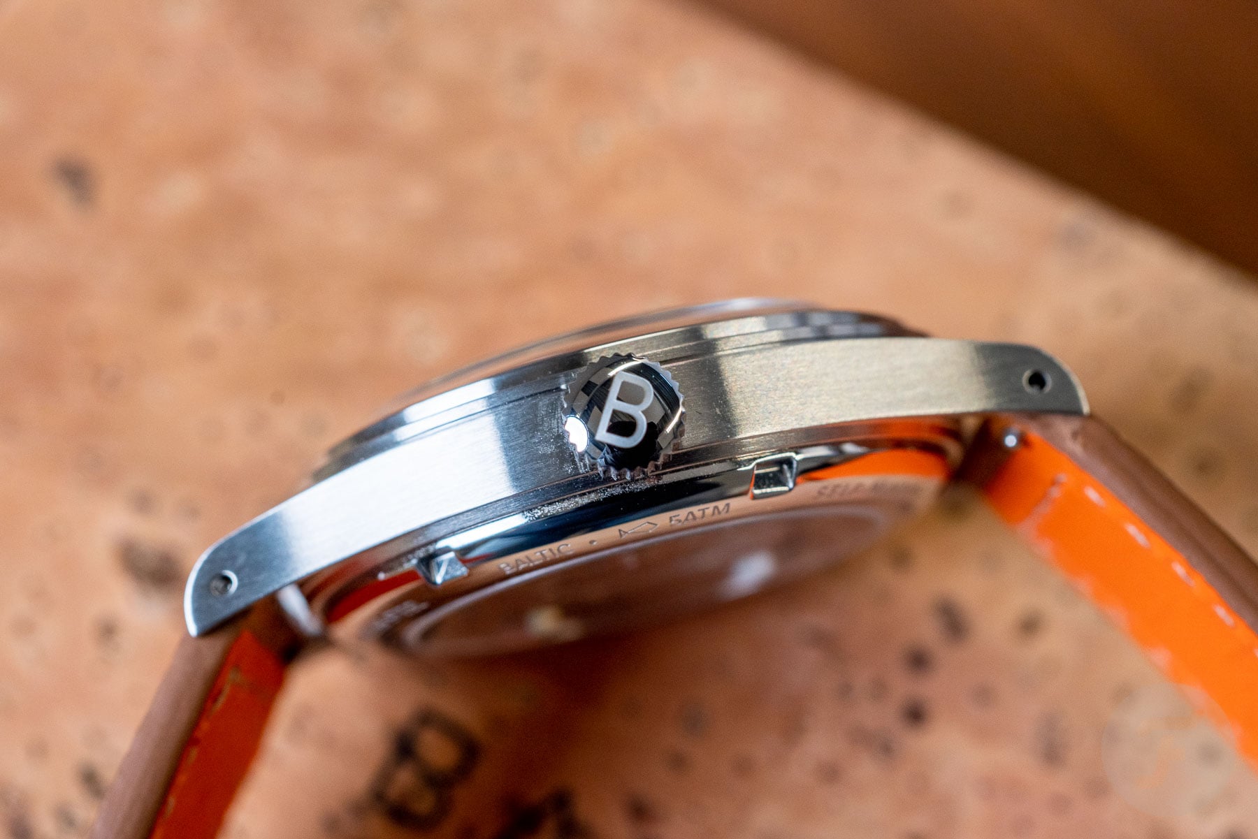 Baltic HMS 002 case profile, crown side