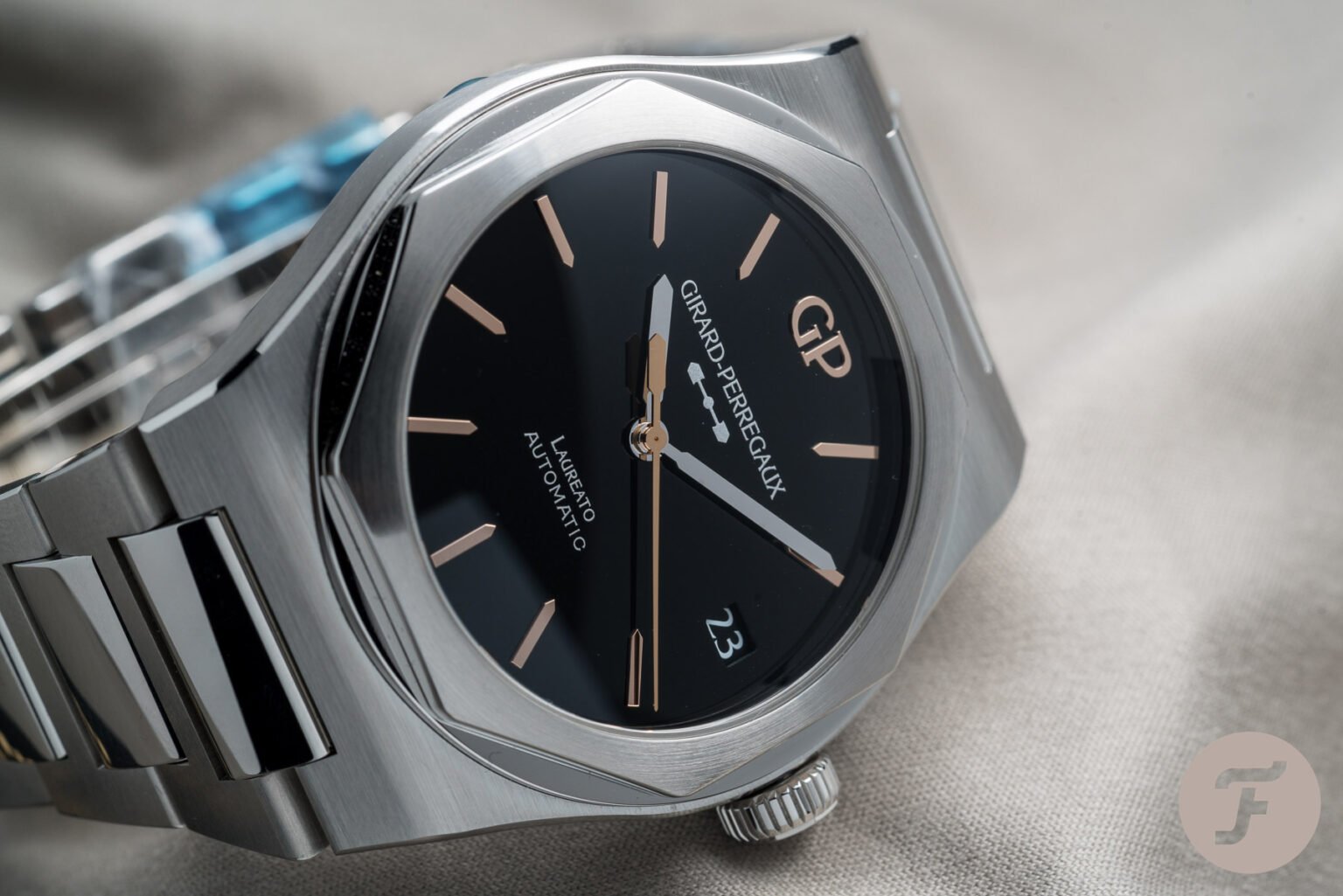 【F】 Girard-Perregaux Laureato Vs. Chopard Alpine Eagle