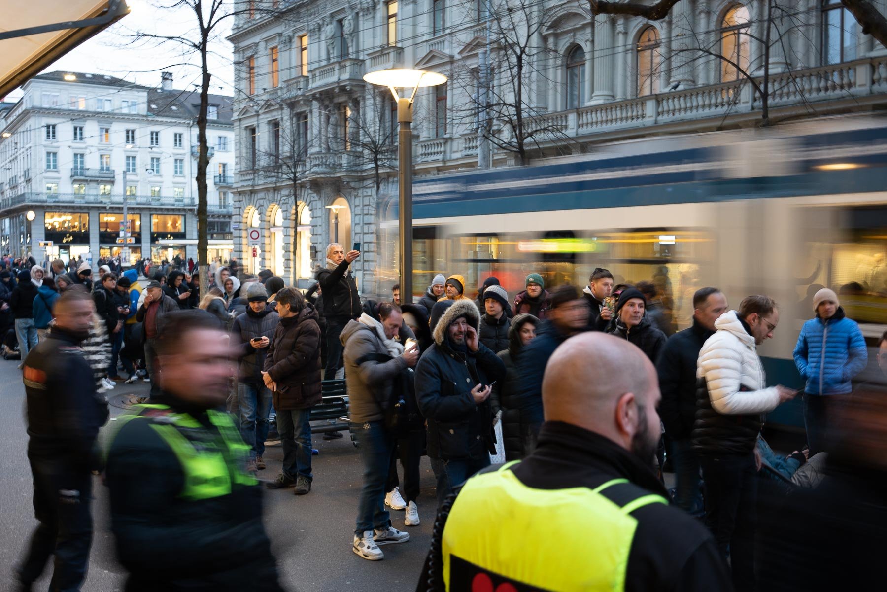 F】 An Evening In Zürich: Observing The MoonSwatch Crowd