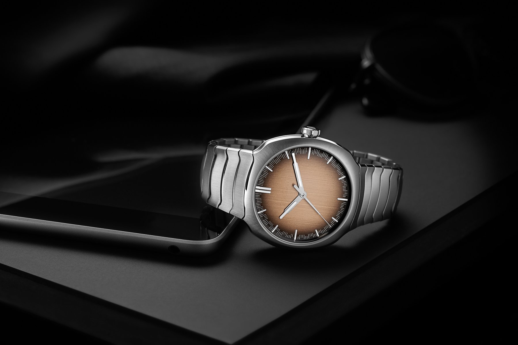 best integrated-bracelet watches H. Moser & Cie. Streamliner Center Seconds Smoked Salmon