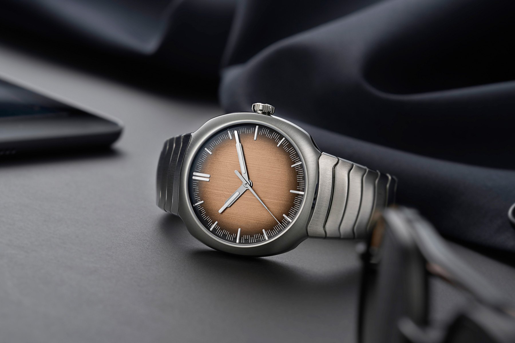 Streamliner Centre Seconds Smoked Salmon