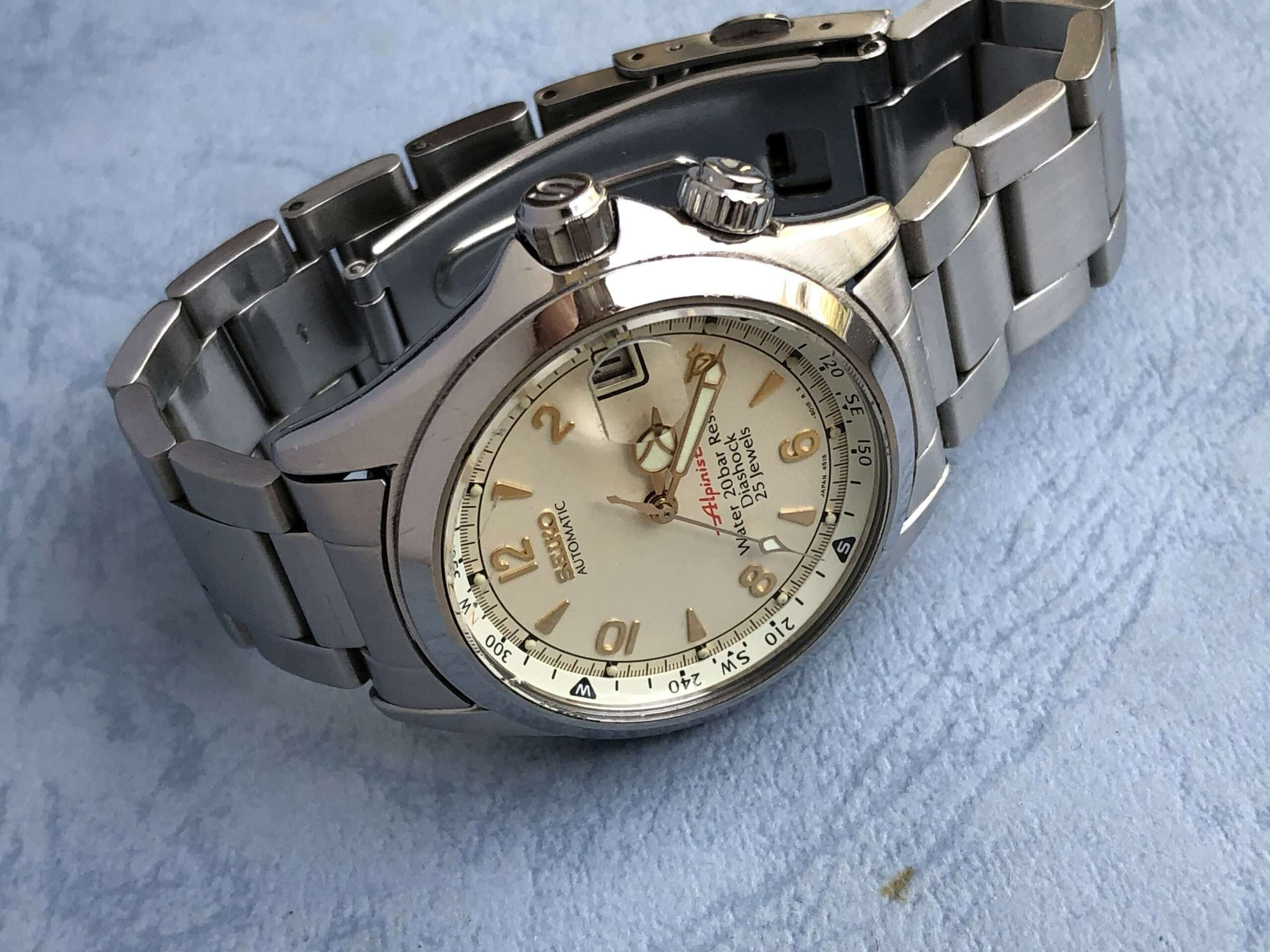 Seiko red alpinist shop