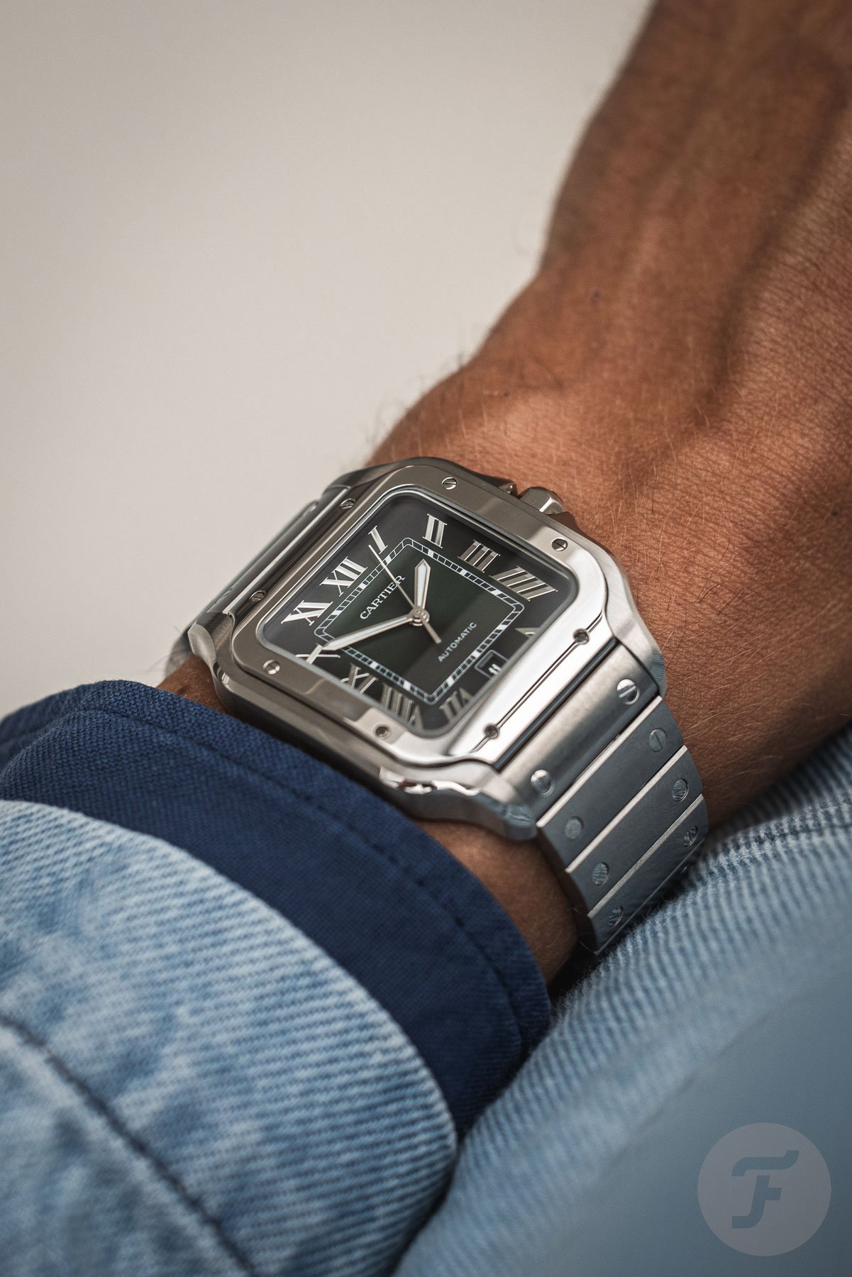 【F】 Hands-On: The Large Cartier Santos In Green And Blue