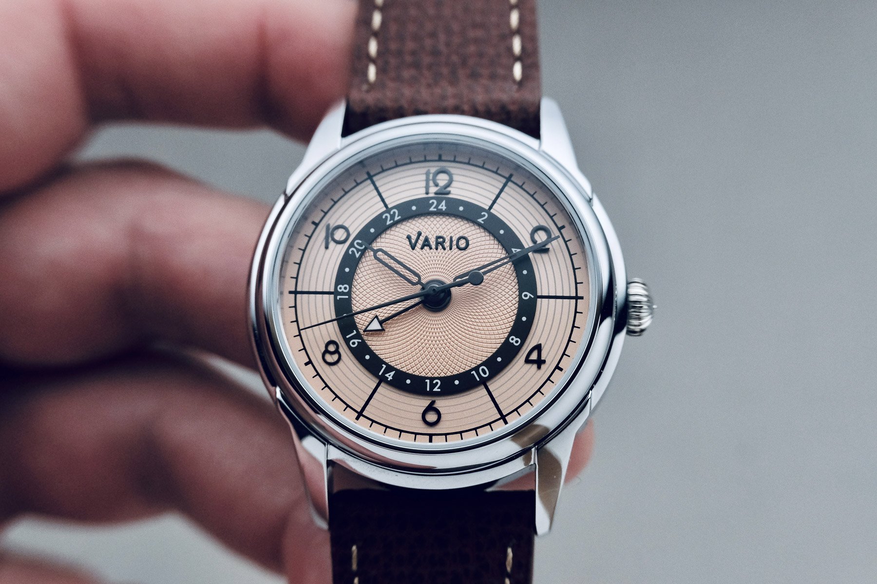 Hands-On: The New Vario Empire GMT ? A 1920s-Inspired Travel Watch