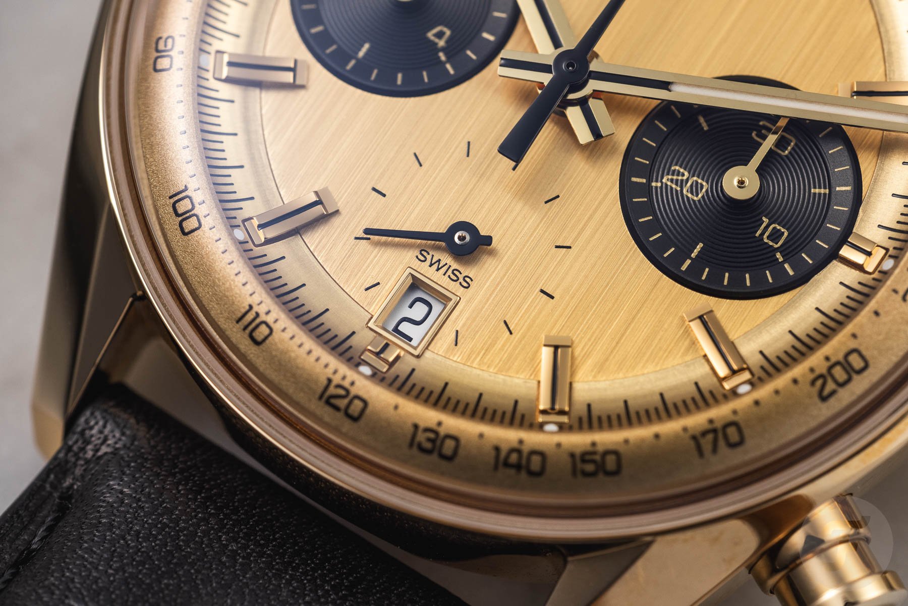 F】 Hands-On: TAG Heuer Carrera Chronograph In Gold