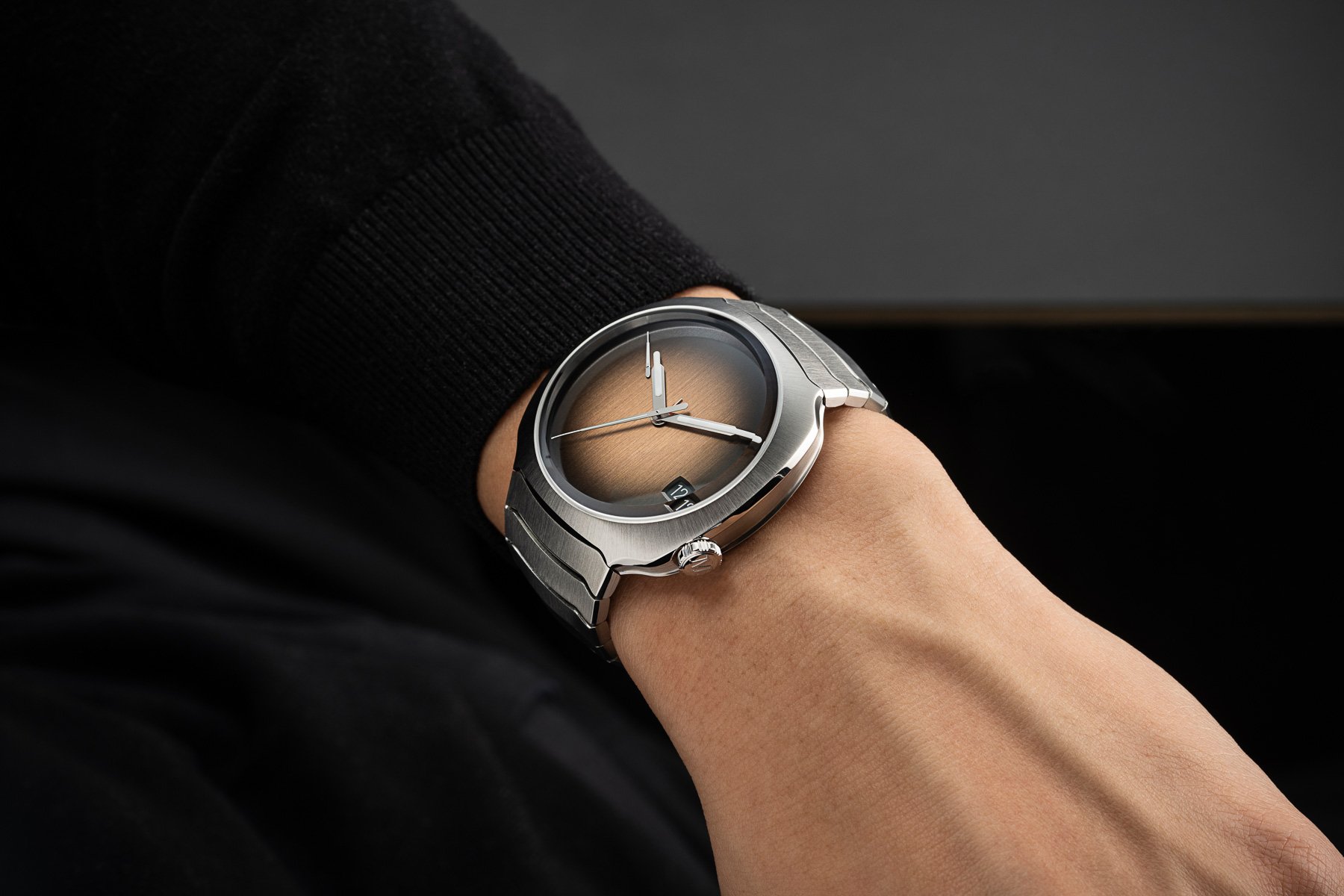 H. Moser & Cie. Streamliner Perpetual Calendar Smoked Salmon