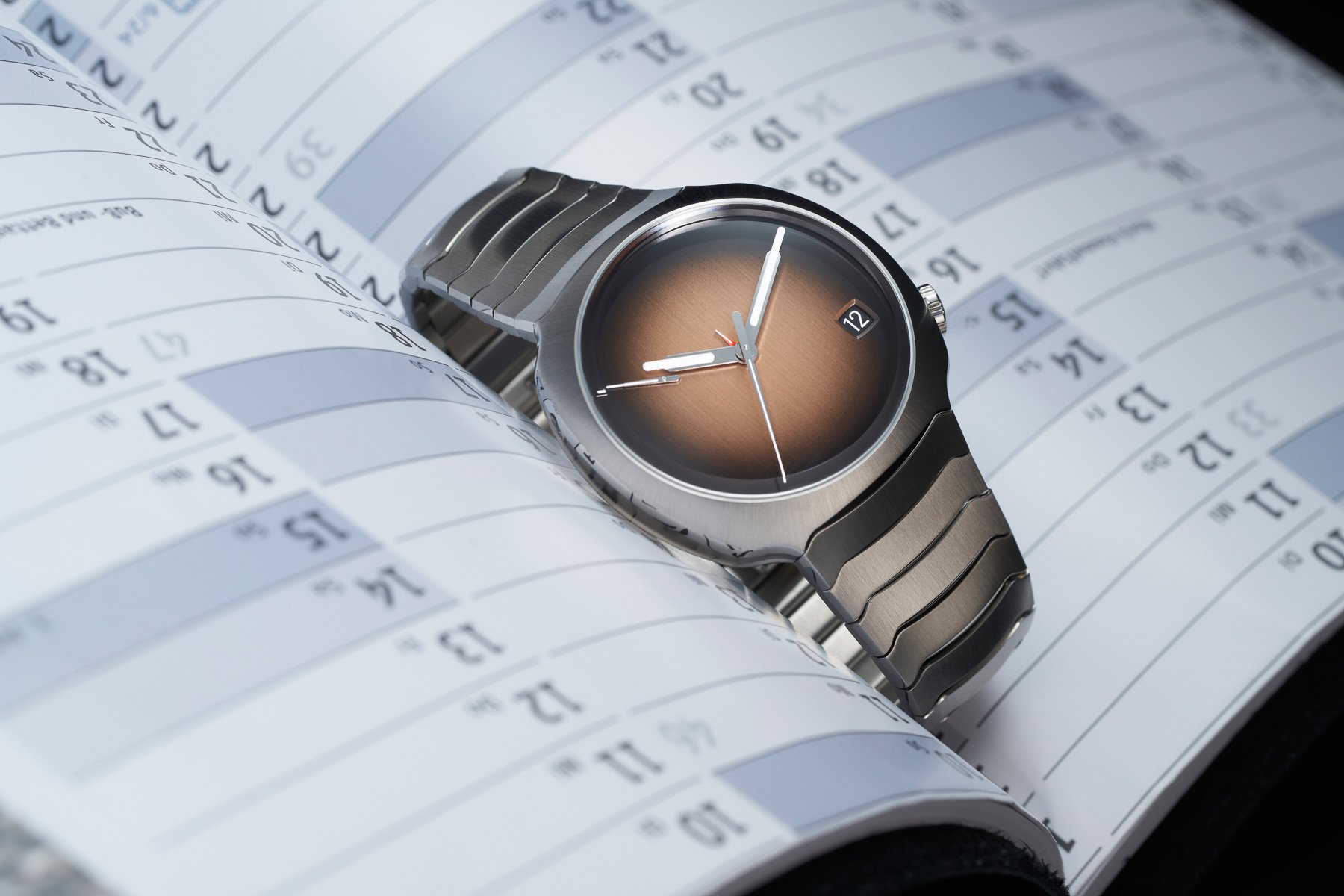 H. Moser & Cie. Streamliner Perpetual Calendar Smoked Salmon