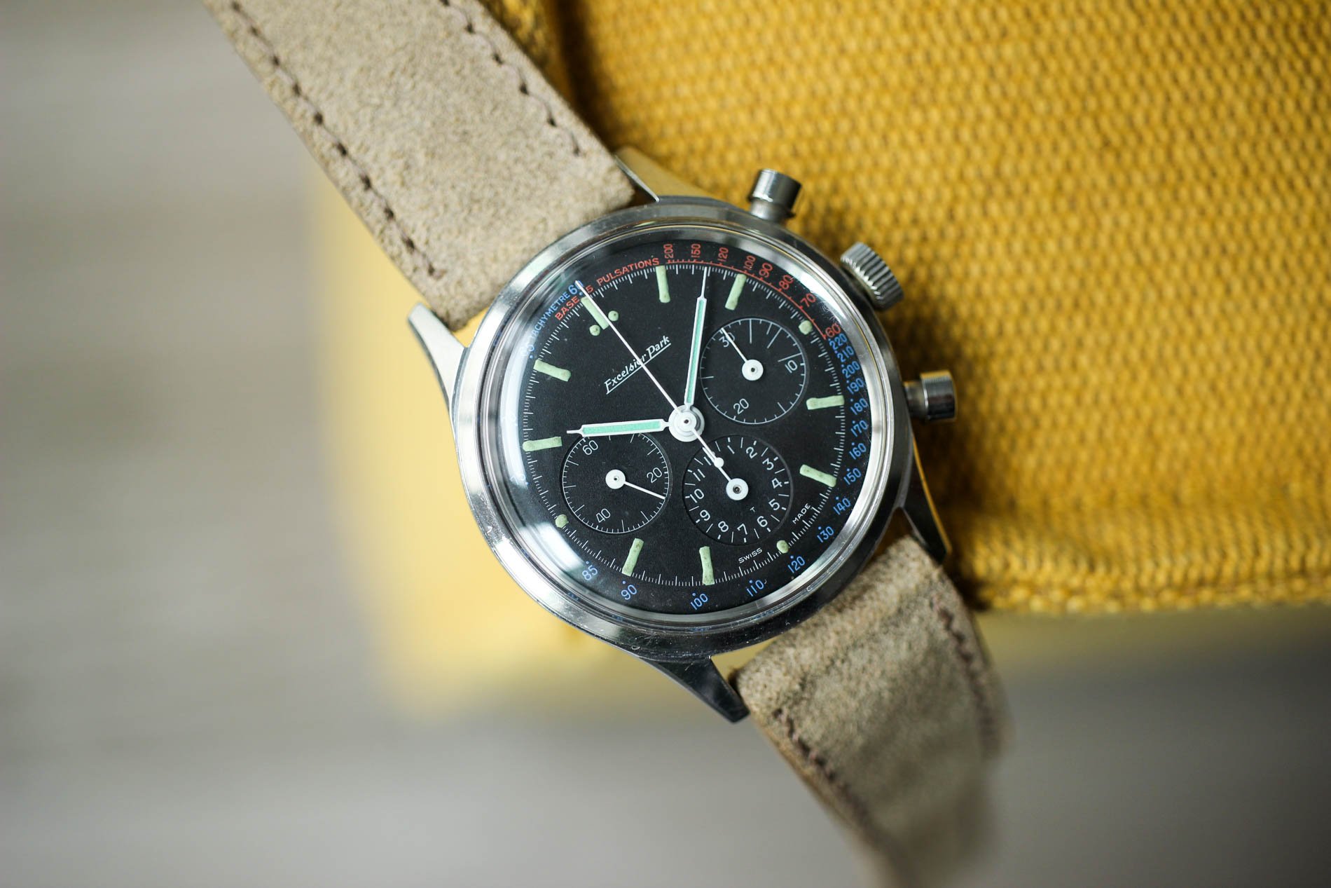 #TBT A Black-Dialed Solitaire ? An Excelsior Park “Olimpico” Chronograph With A Pulsation Track