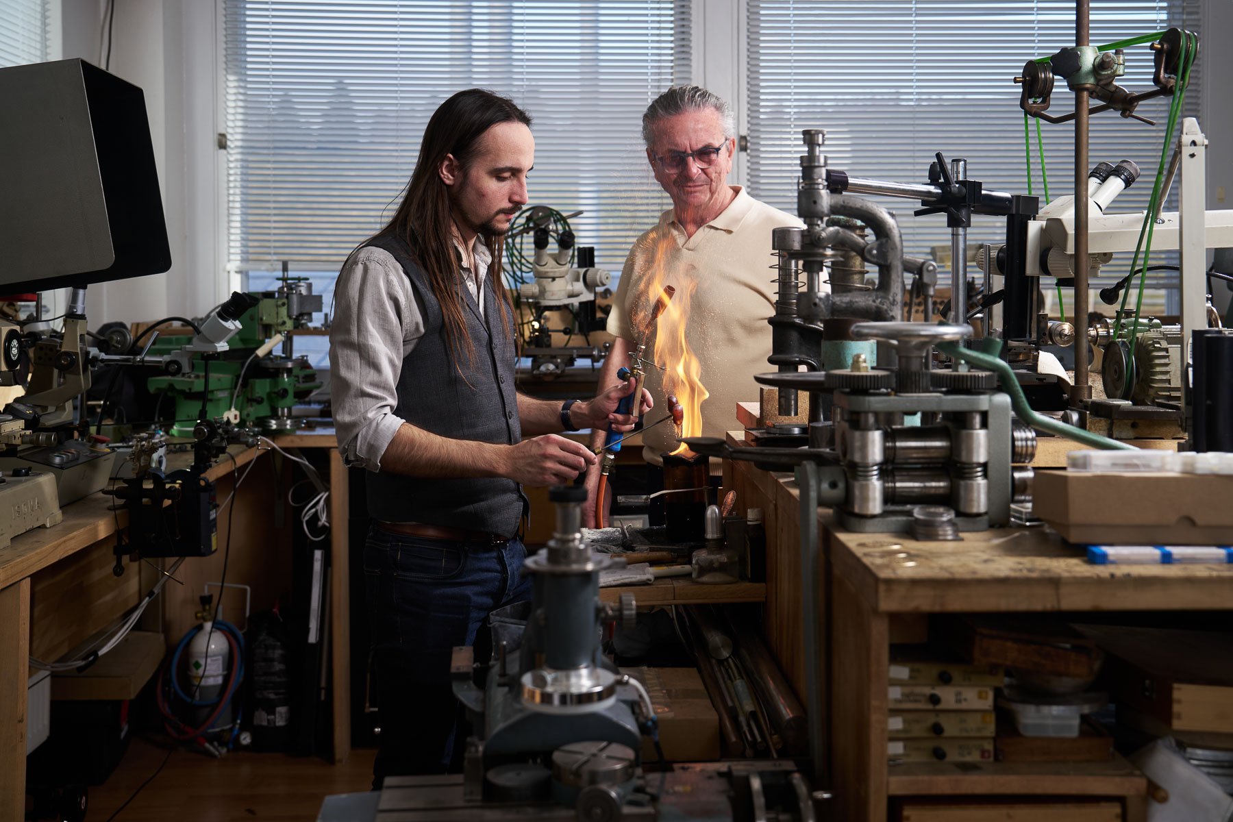 【F】 Renaud Tixier Makes A Mechanically Innovative Debut