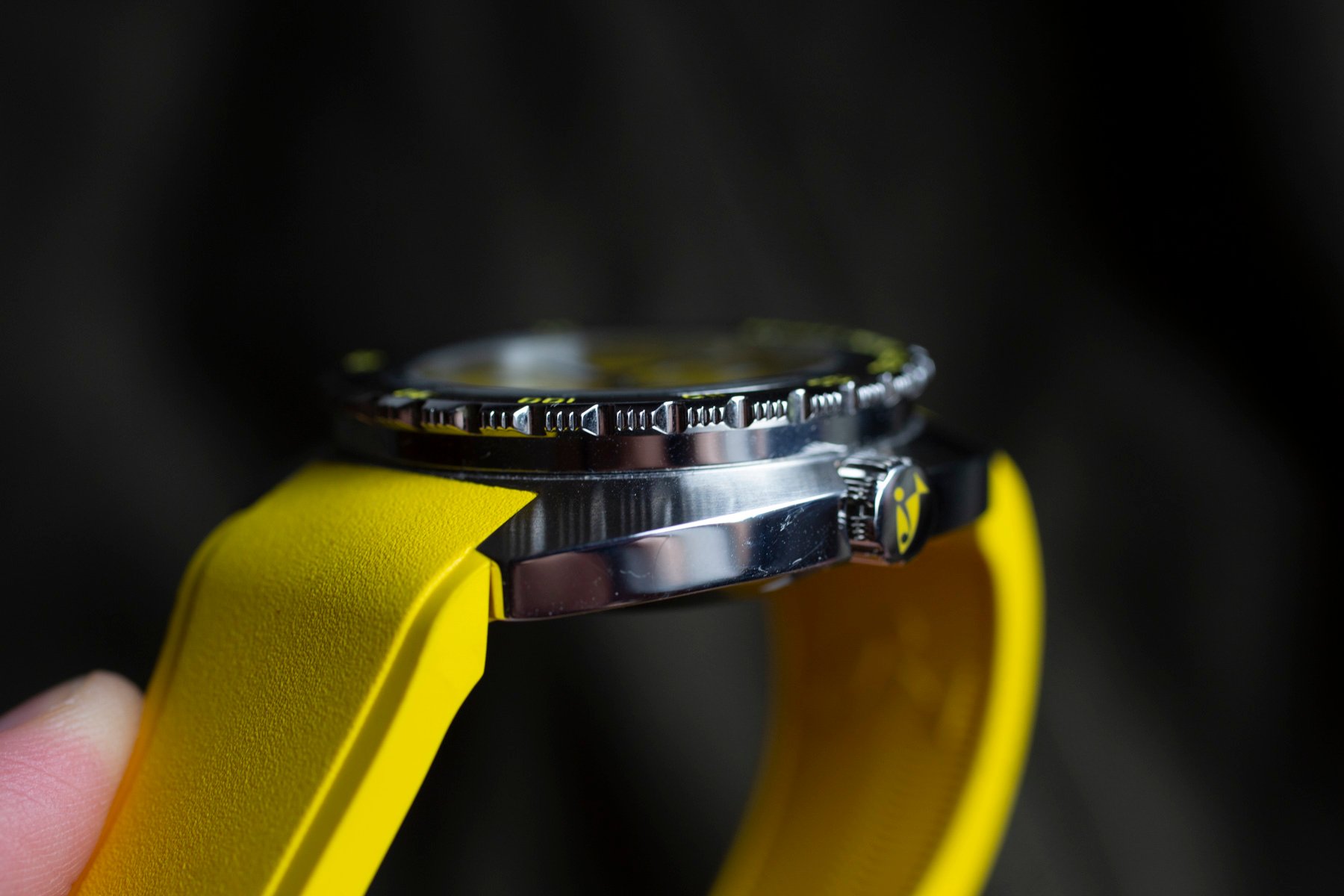 Doxa Sub 300T Divingstar case profile crown side