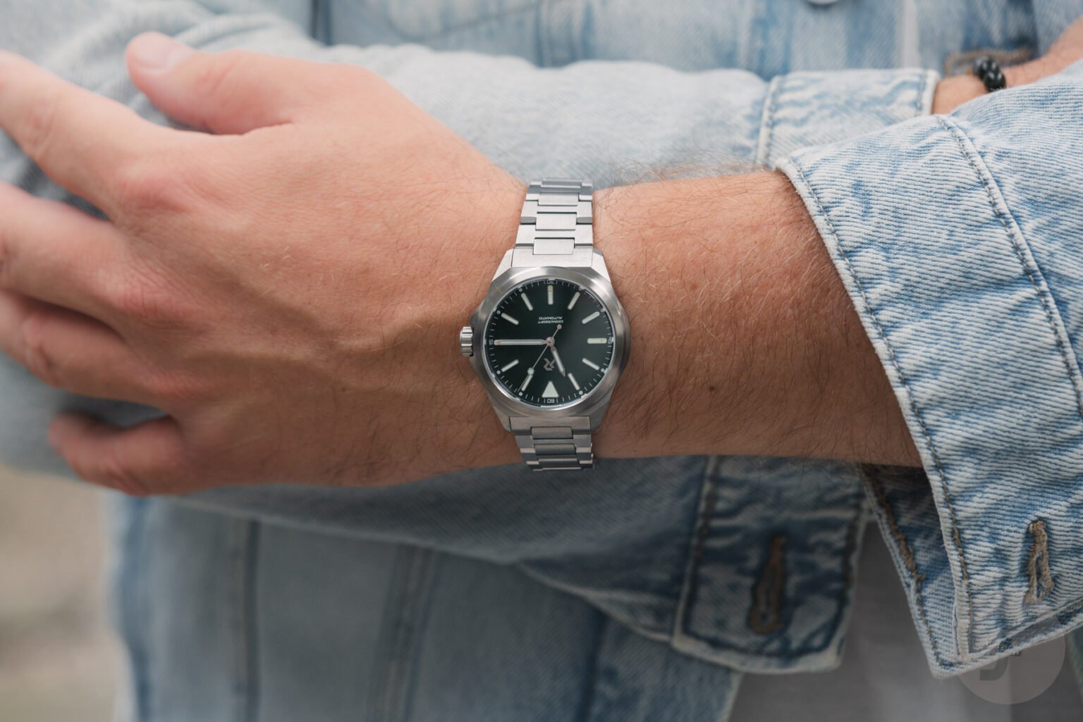 【F】 Hands-On: RZE Resolute Pro Date And Spruce Green