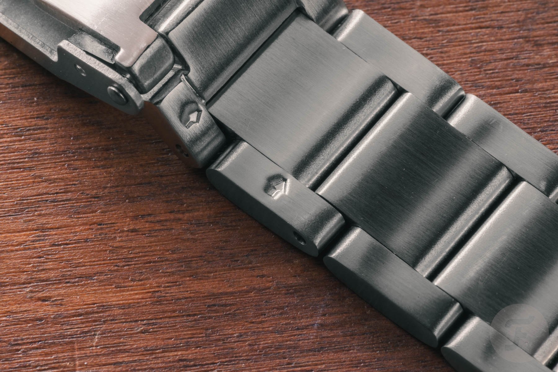 How to size your watch bracelet — arrows for split pins