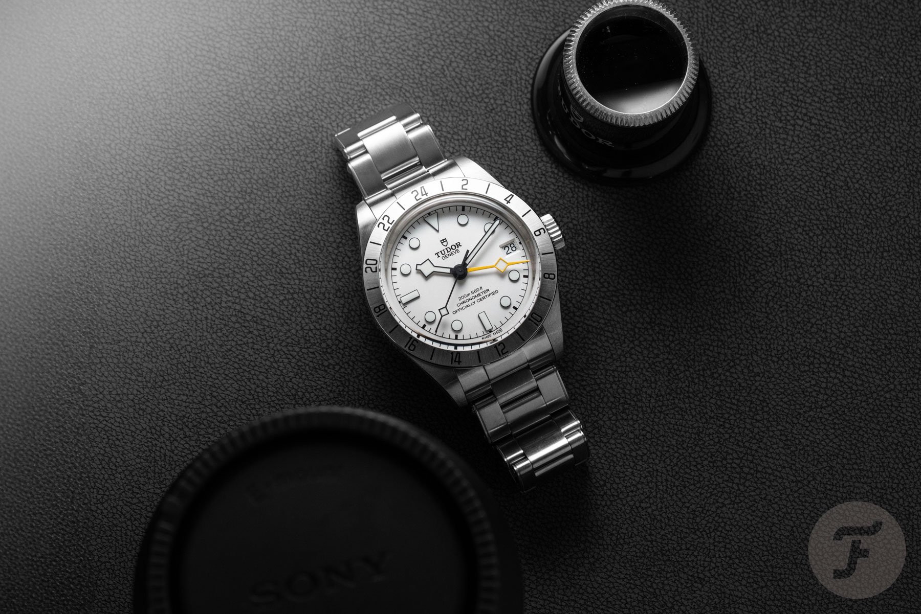 opaline Tudor Black Bay Pro ref. M79470-0004 with loupe and camera lens