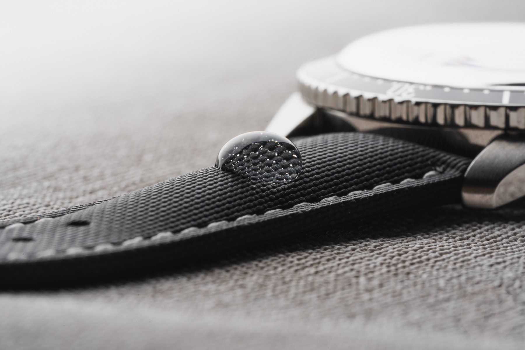 water droplet on Artem Loopless HydroFlex
