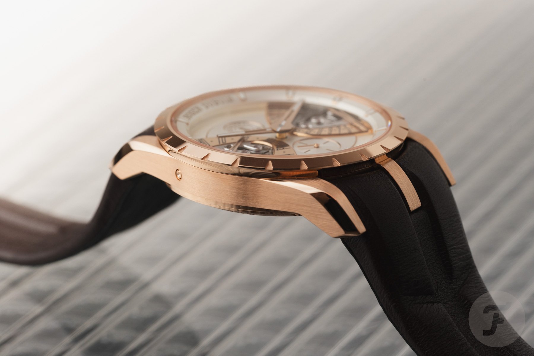 Profile of the Roger Dubuis Excalibur Biretrograde Calendar