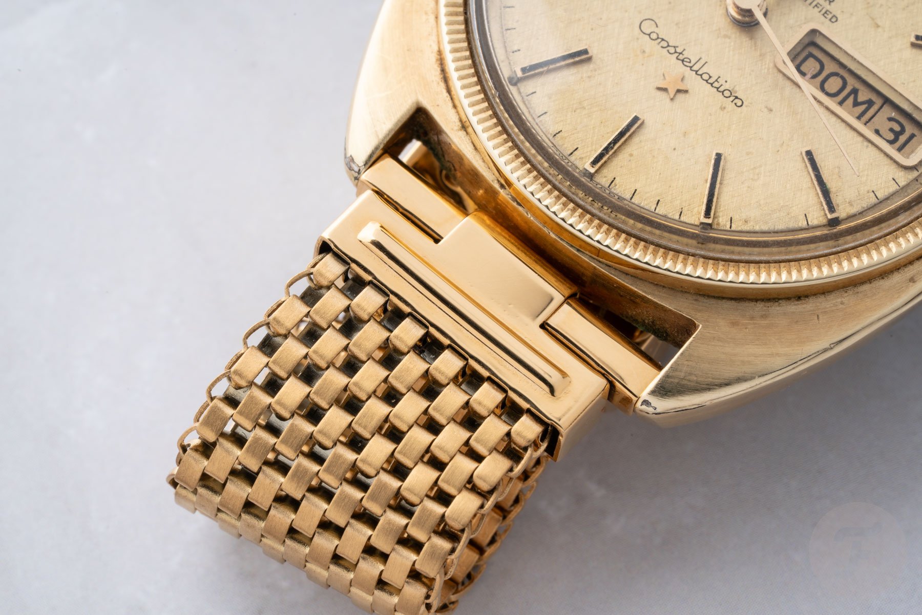 Omega Constellation gold-plated Forstner Komfit mesh bracelet, rug close-up