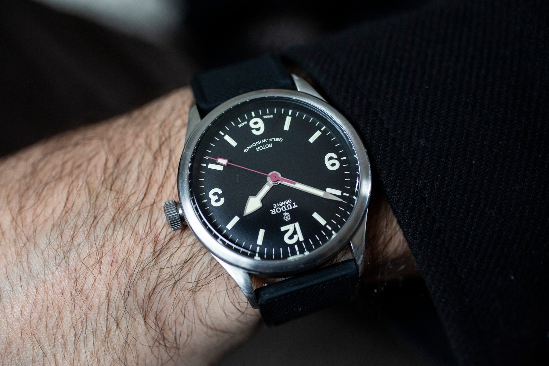 Tudor Heritage Ranger على الرسغ عن كثب