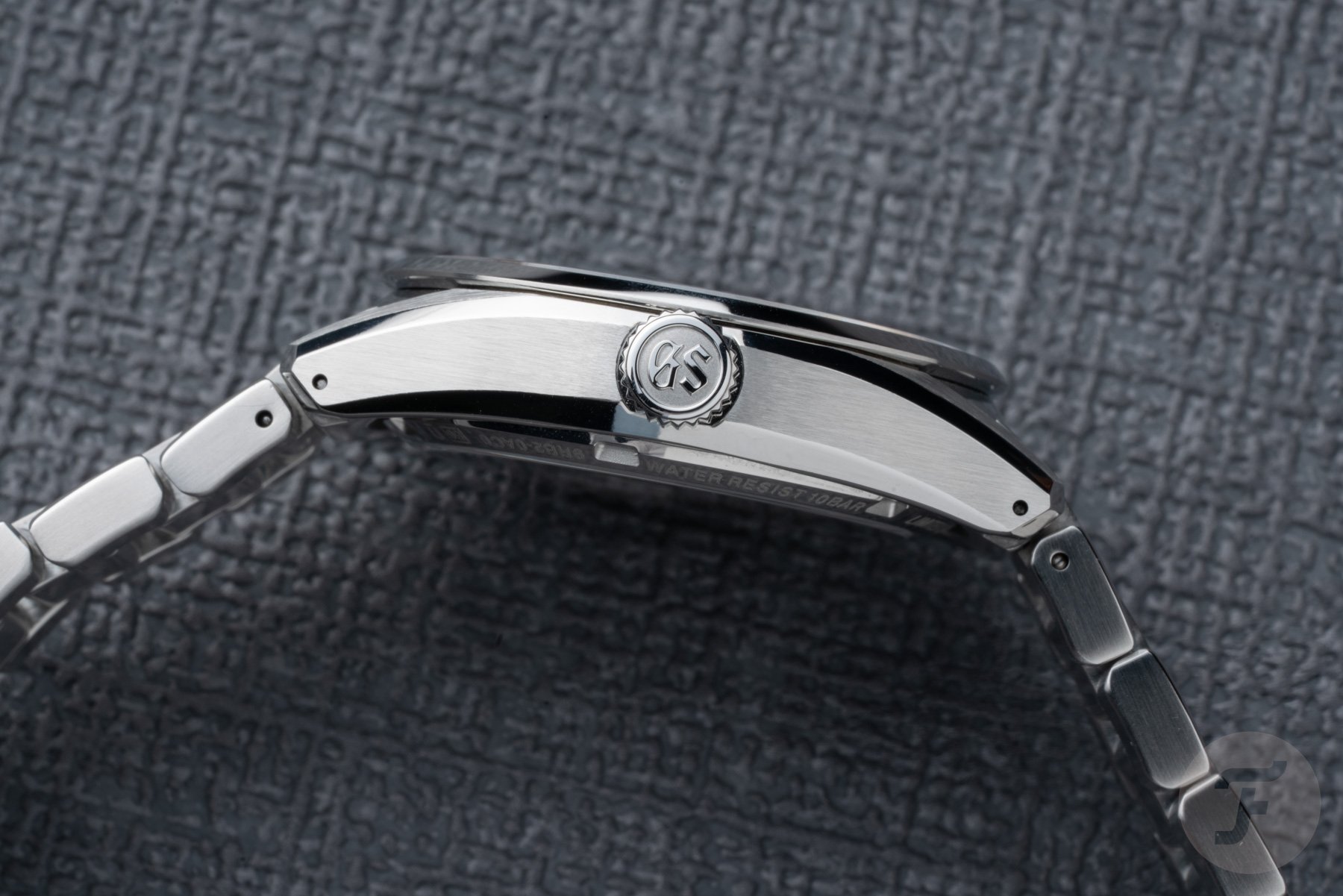 Grand Seiko SLGB005 case profile, crown side