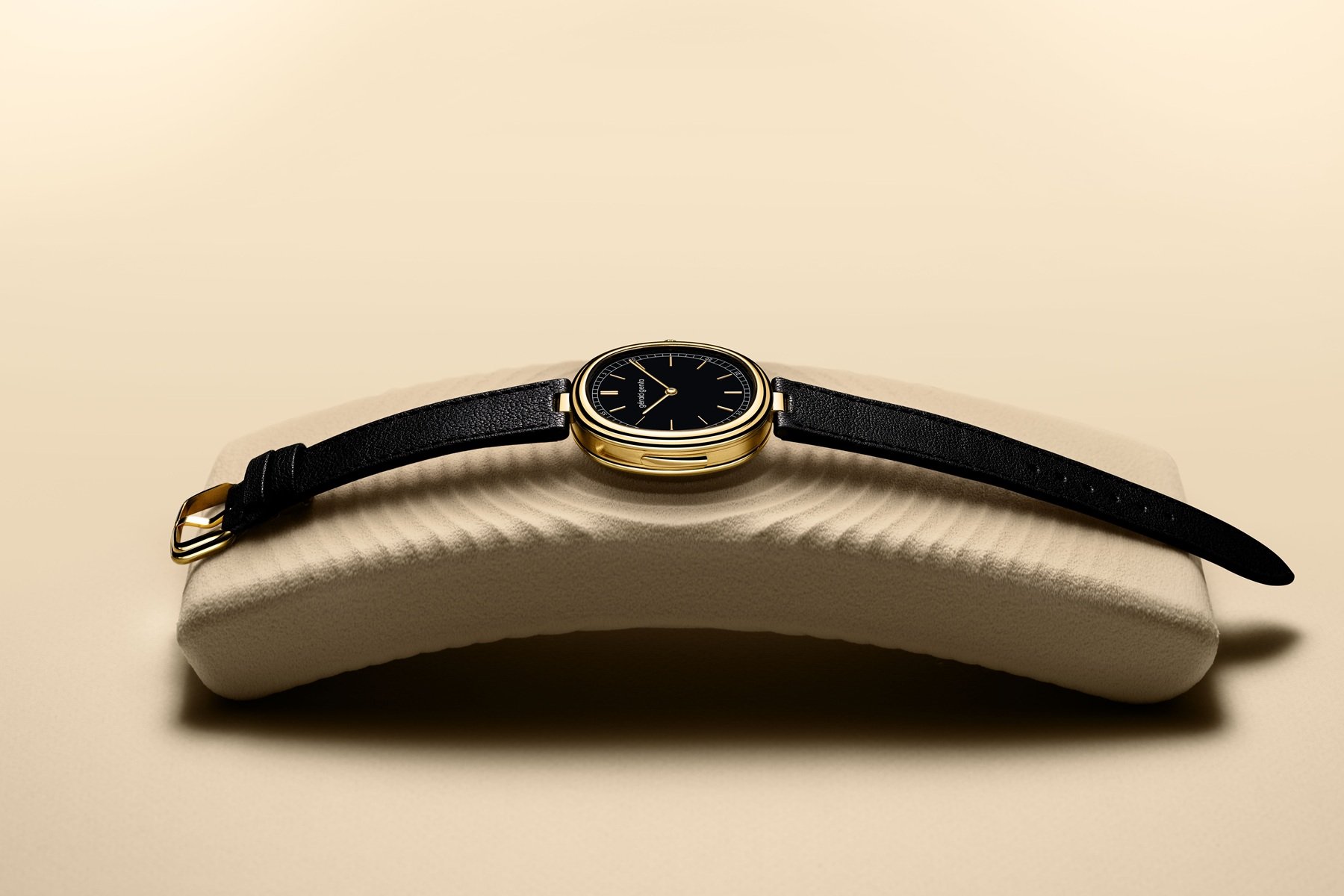 Side shot of the Gérald Genta Minute Repeater