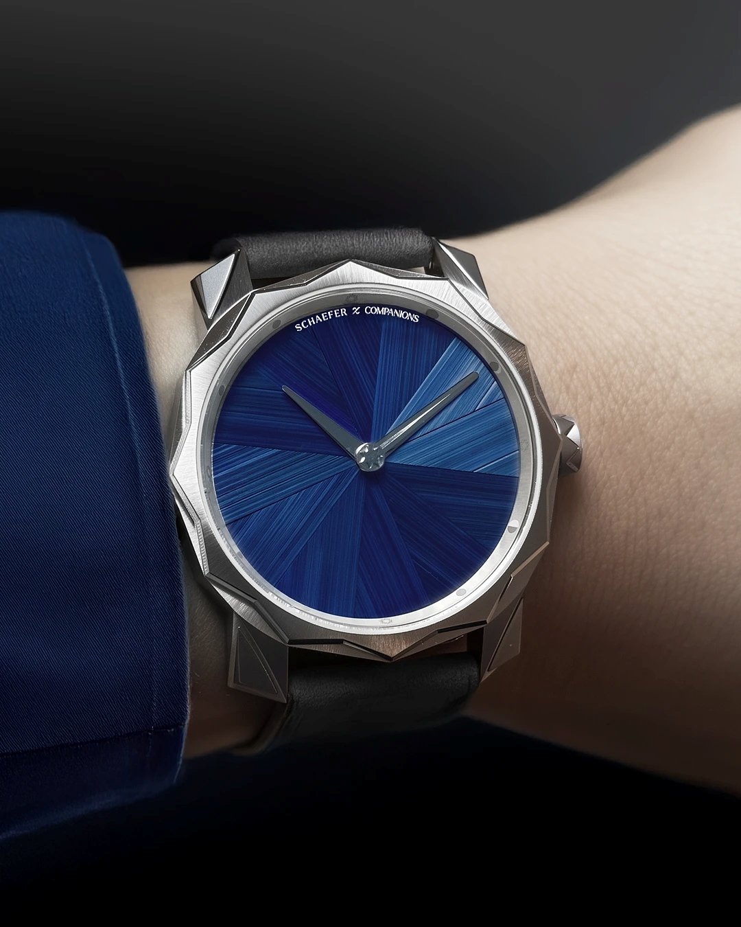 Schaefer & Companions Solune Grand Art Marqueterie Bleu marine wrist shot