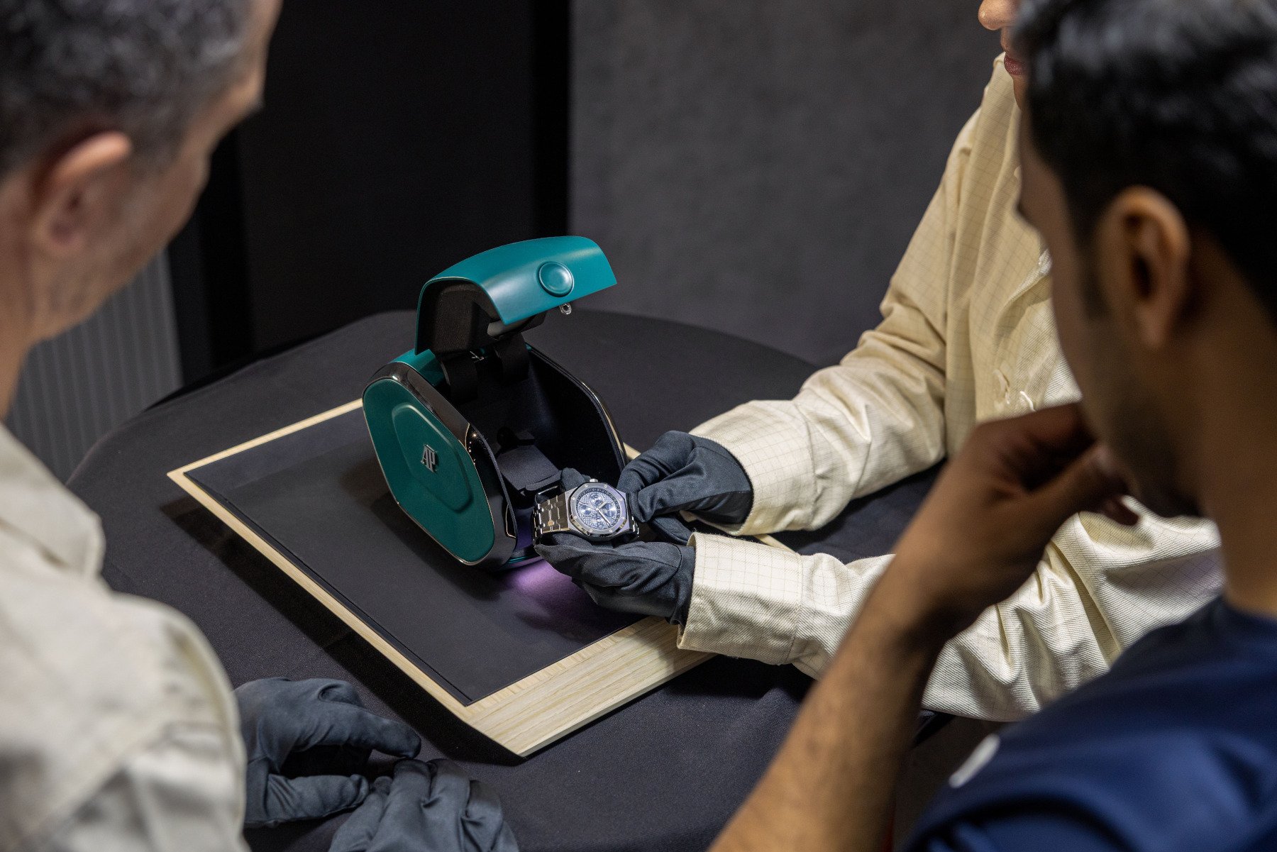 Audemars Piguet Brings Innovation To Dubai Watch Week With The Intelligent Watch Box