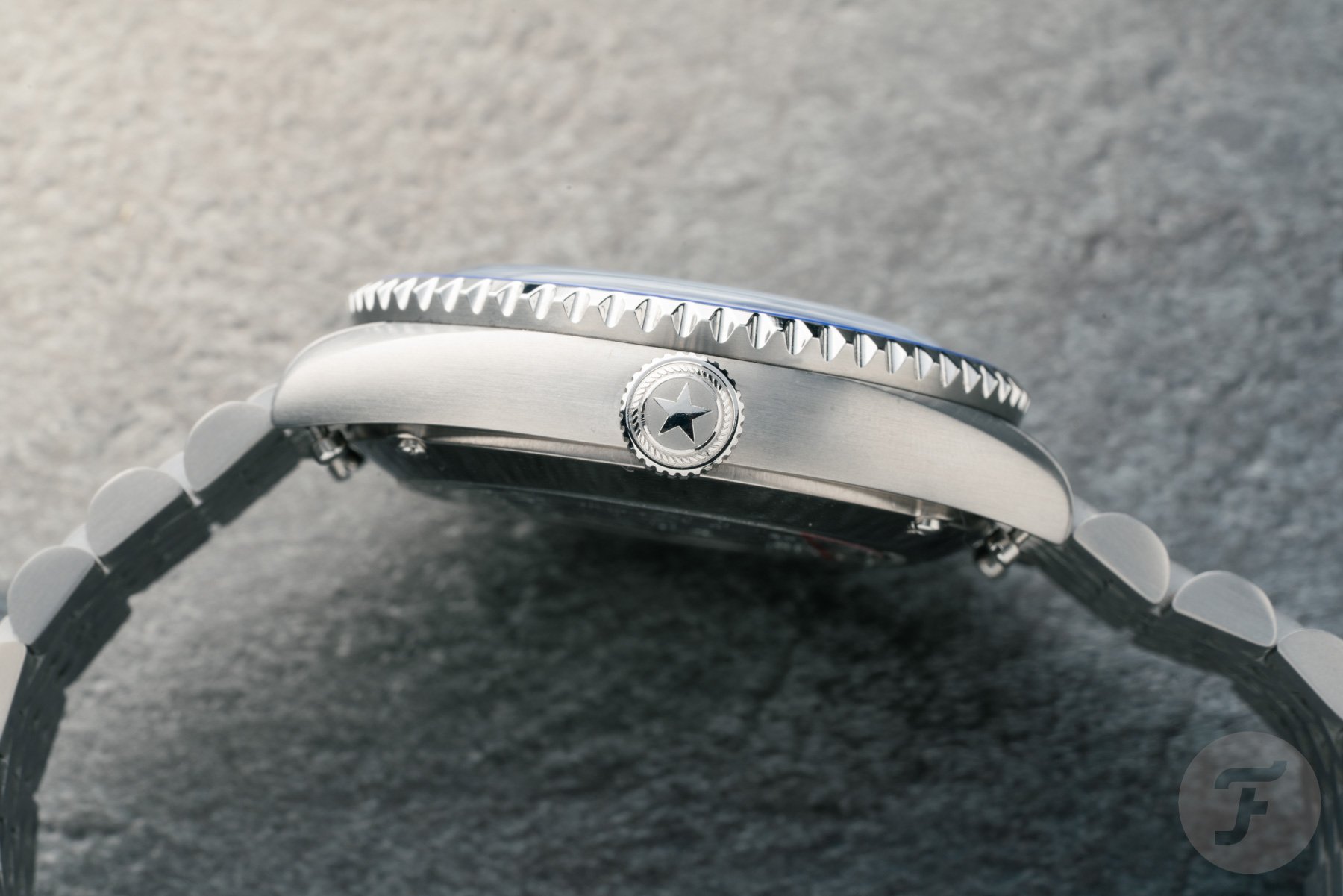 Jack Mason Strat-o-Timer Titanium Diver GMT case profile, crown side