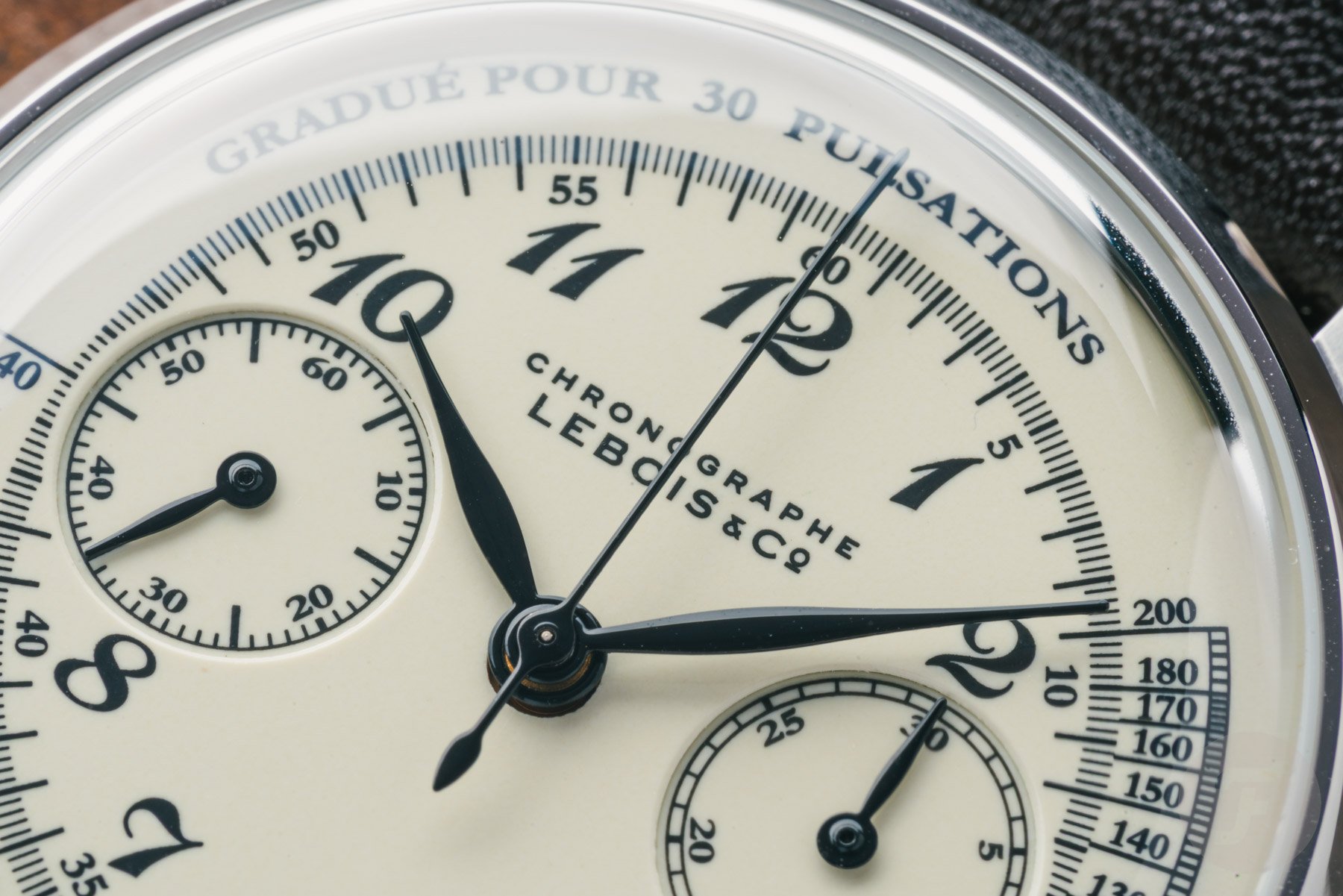 Lebois & Co Heritage Chronograph Atelier "Coquille d’œuf" dial up close