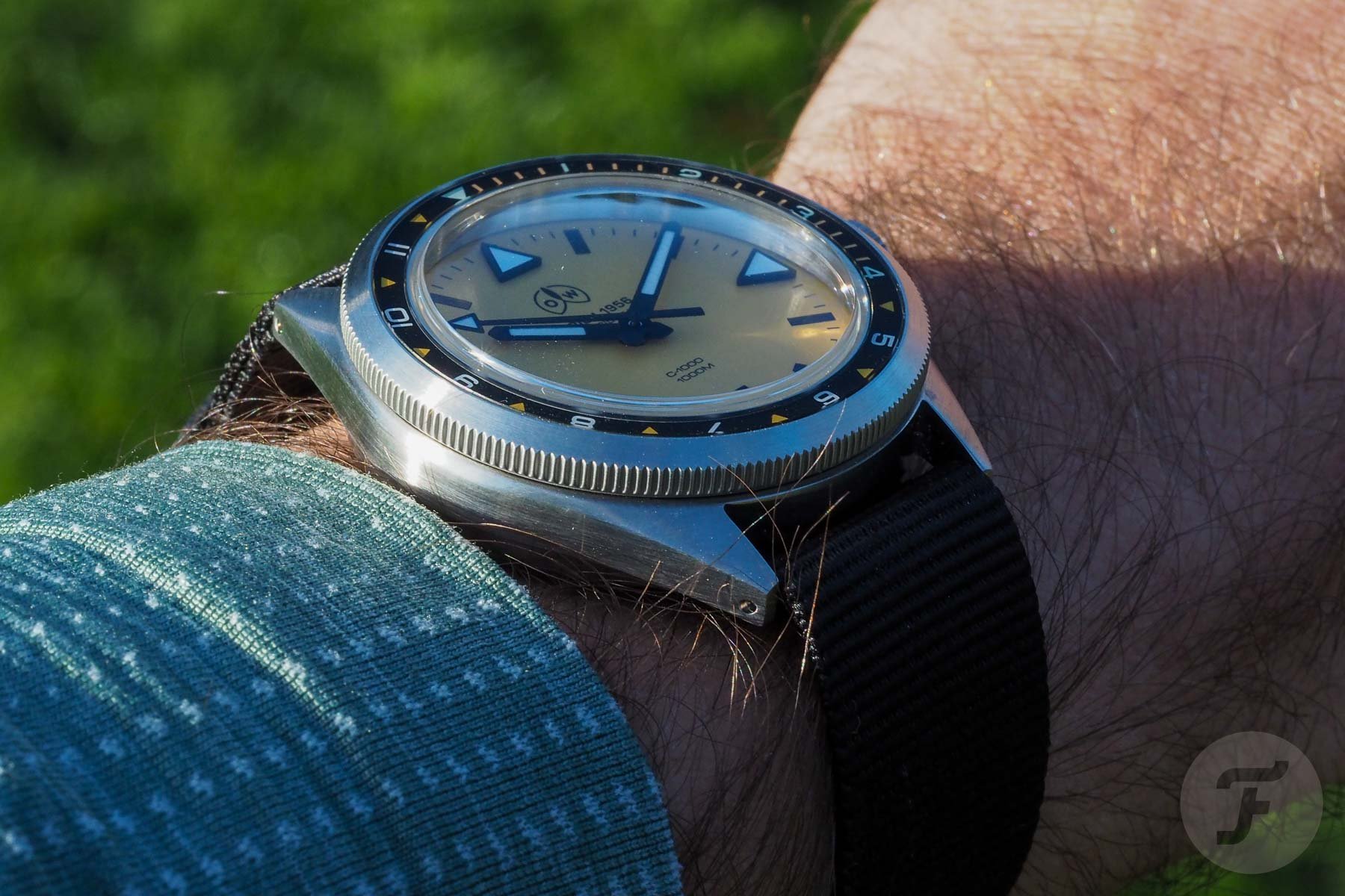 OW C-1000 Y wrist shot 2