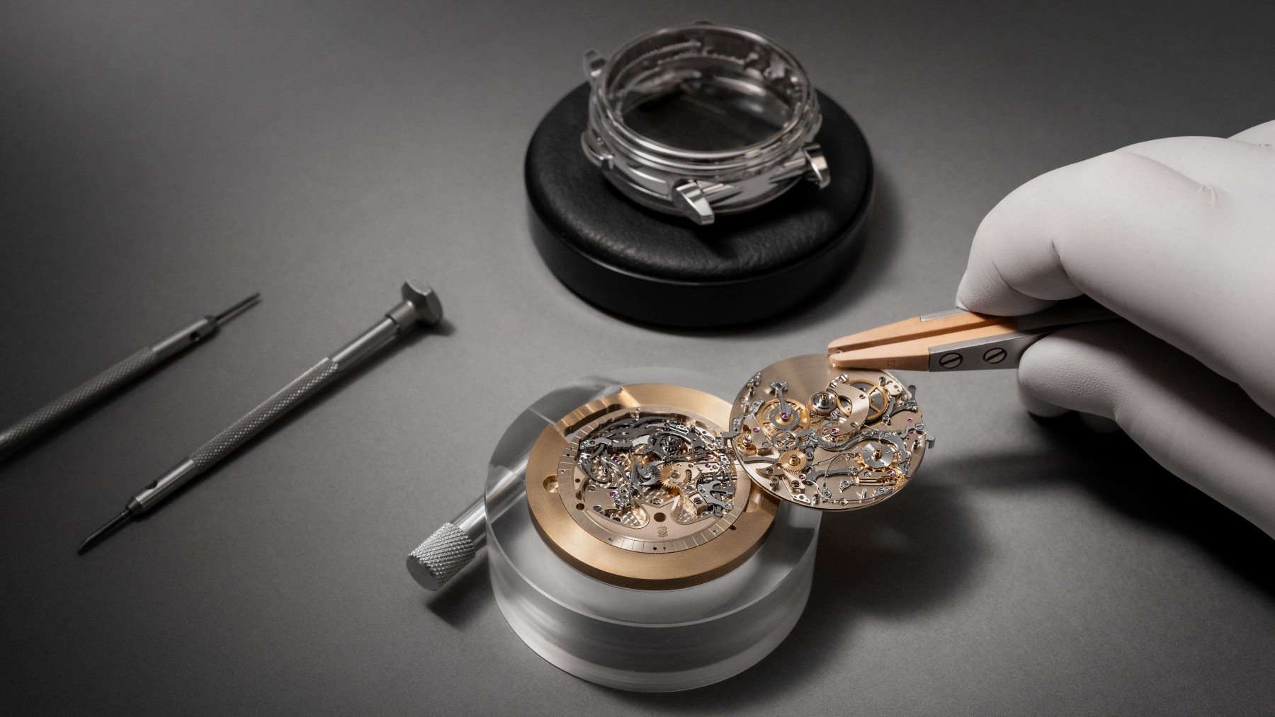 Watchmaker working on the vacheron Constantin Cosmica Duo – Grand Complication