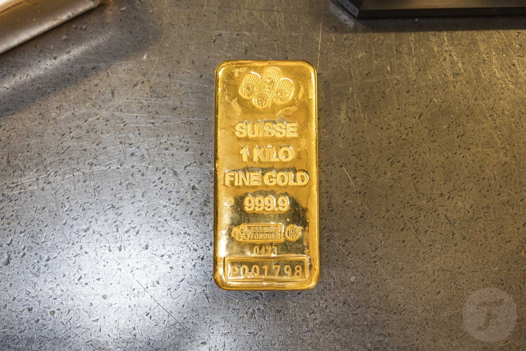 1 kilo of Swiss gold