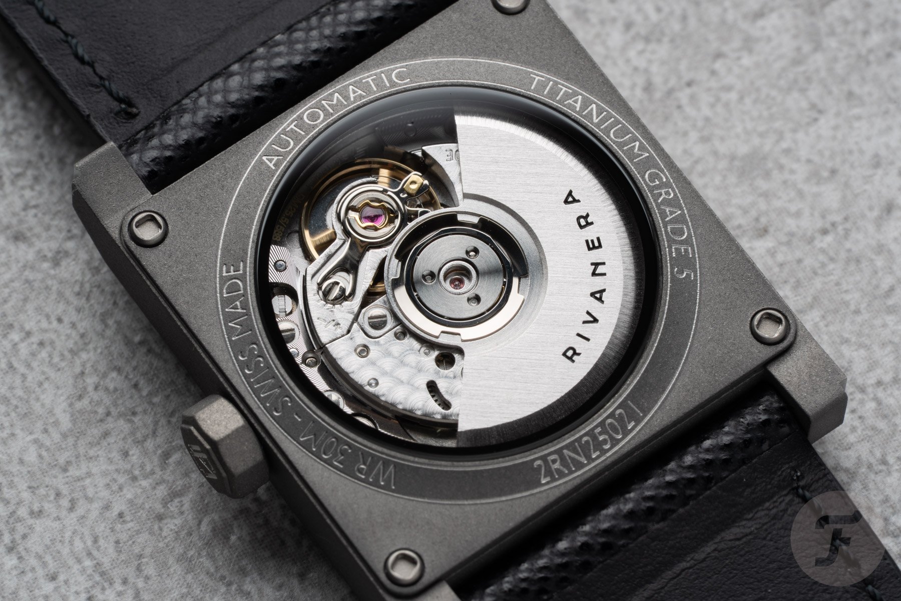 Echo/Neutra Rivanera Piccolo case back and movement