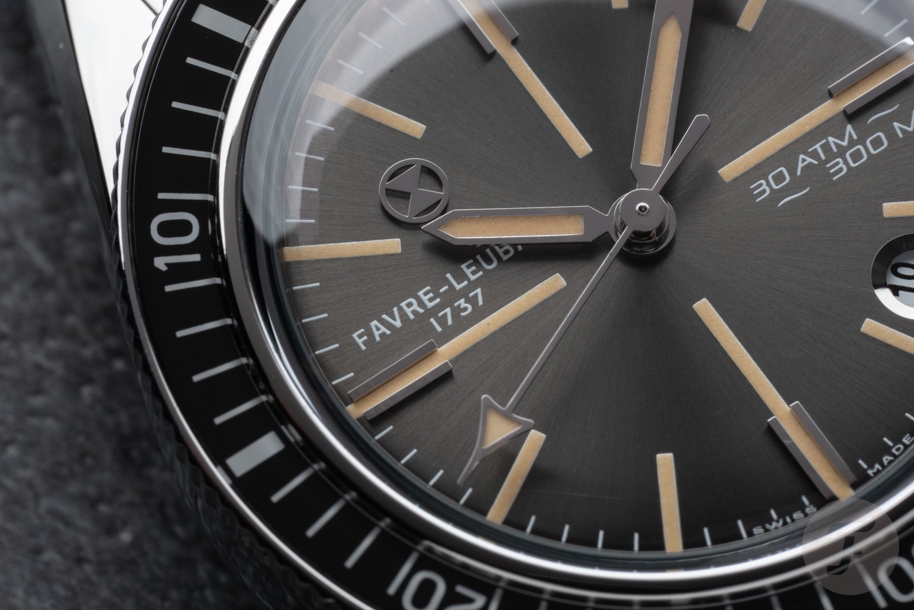 Favre Leuba Deep Raider Revival dial macro