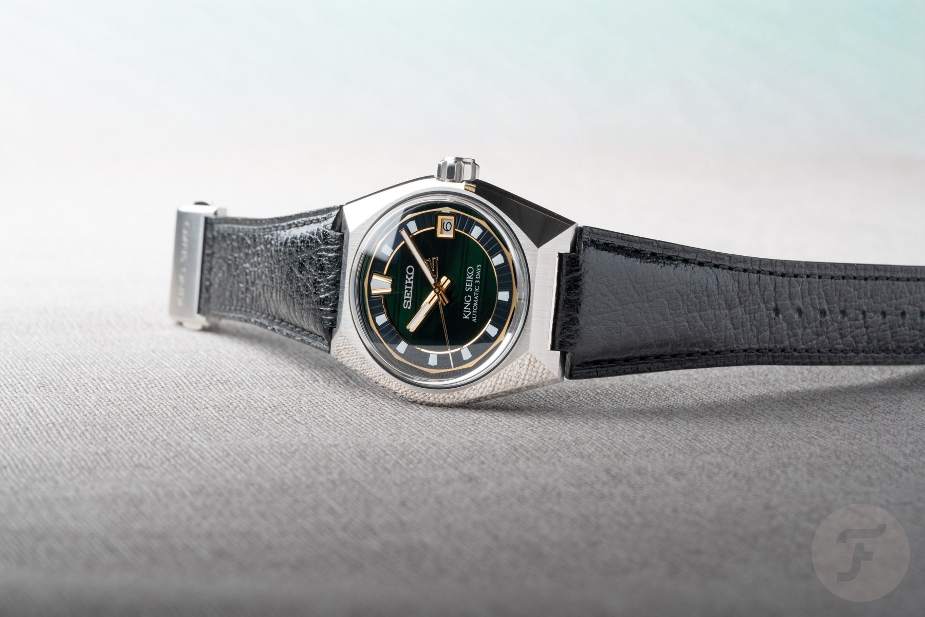 King Seikp Vanac SLA095 on side, crown up