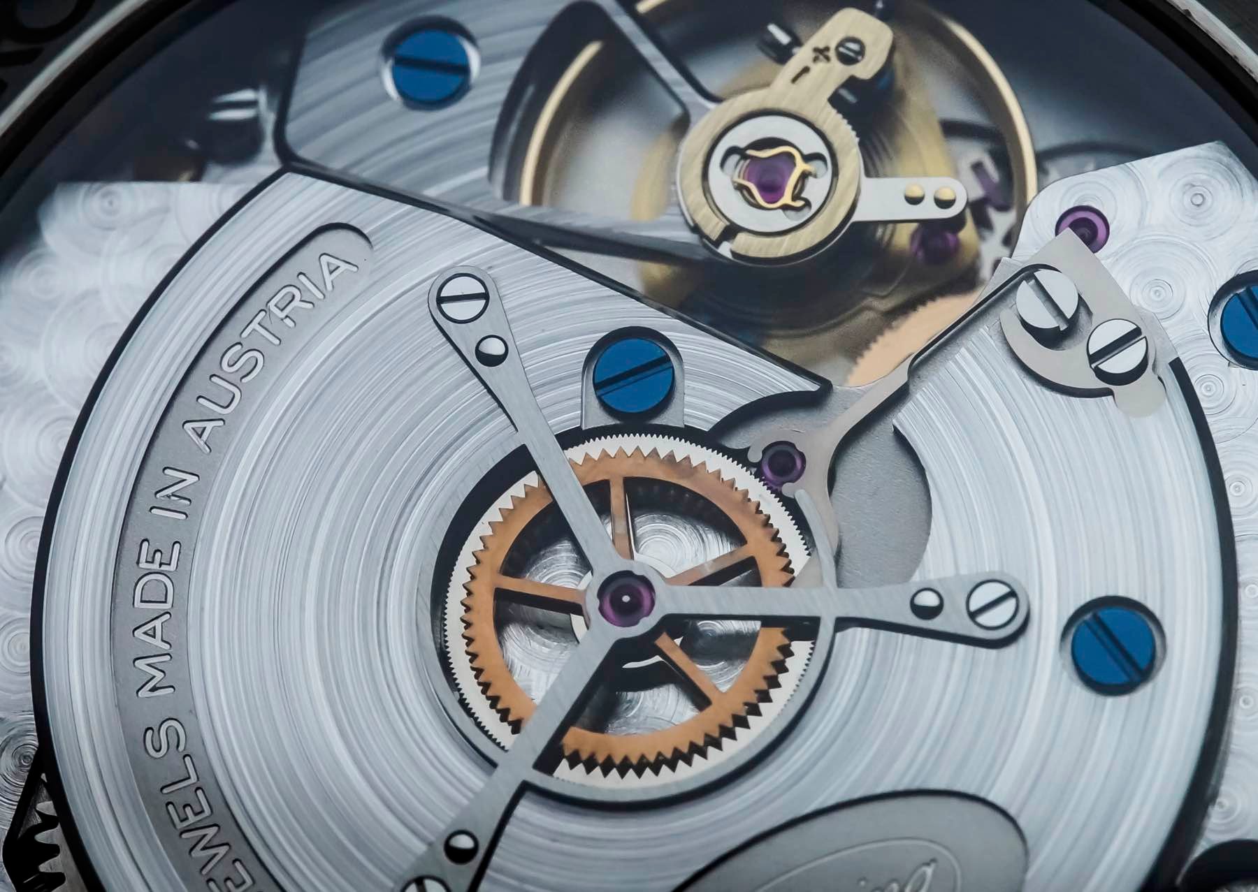 Monochrome × Habring² Montre de Souscription 4 Seconde Morte movement macro image