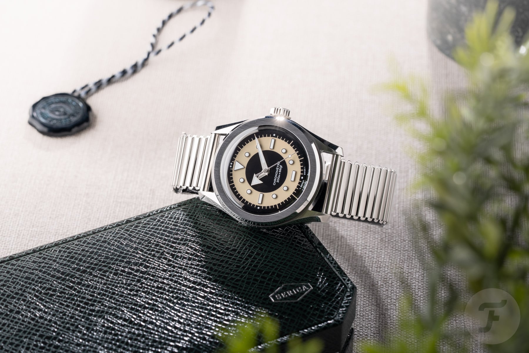 Serica 6190 TXD propped up on the edge of its box