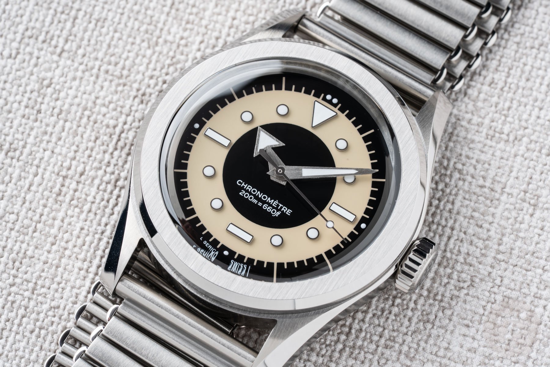 Serica 6190 TXD up close