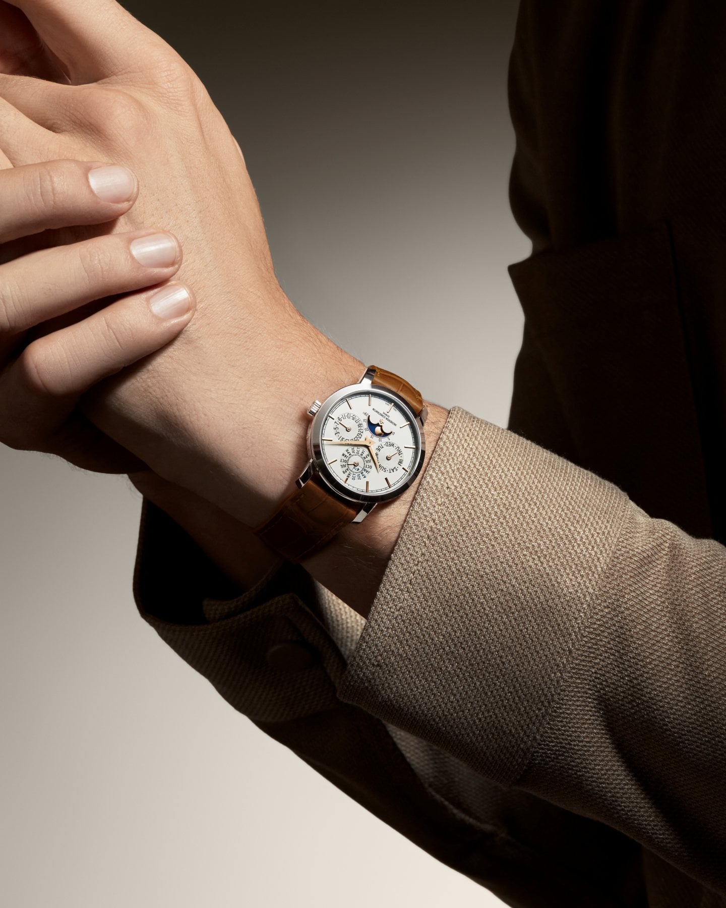 36.5mm Vacheron Constantin Traditionelle Perpetual Calendar Ultra-Thin on the wrist