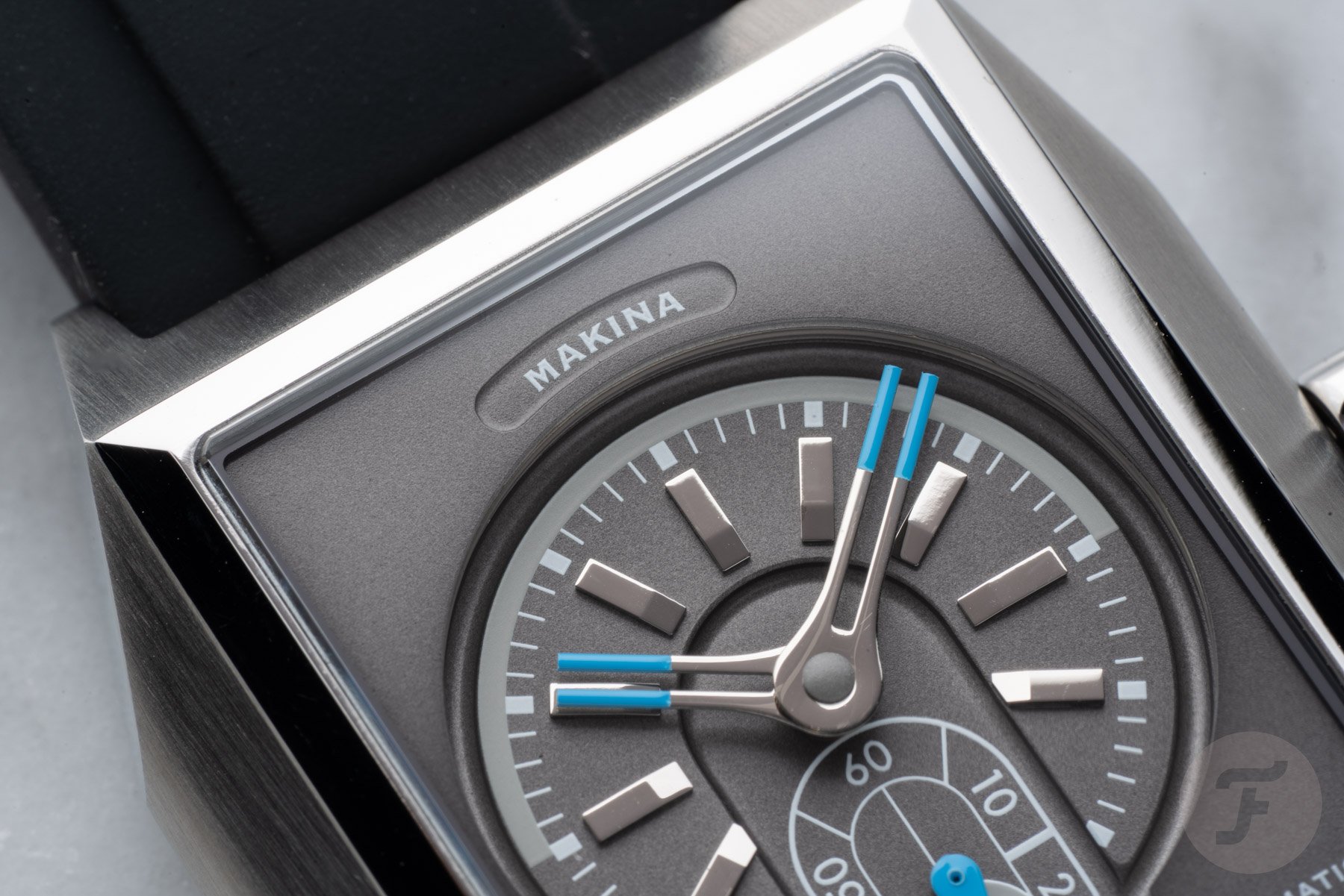 Makina Andras_II Gray dial up close