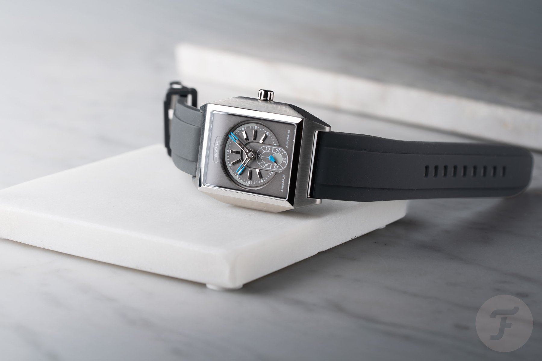 Makina Andras_II Gray on side, crown up