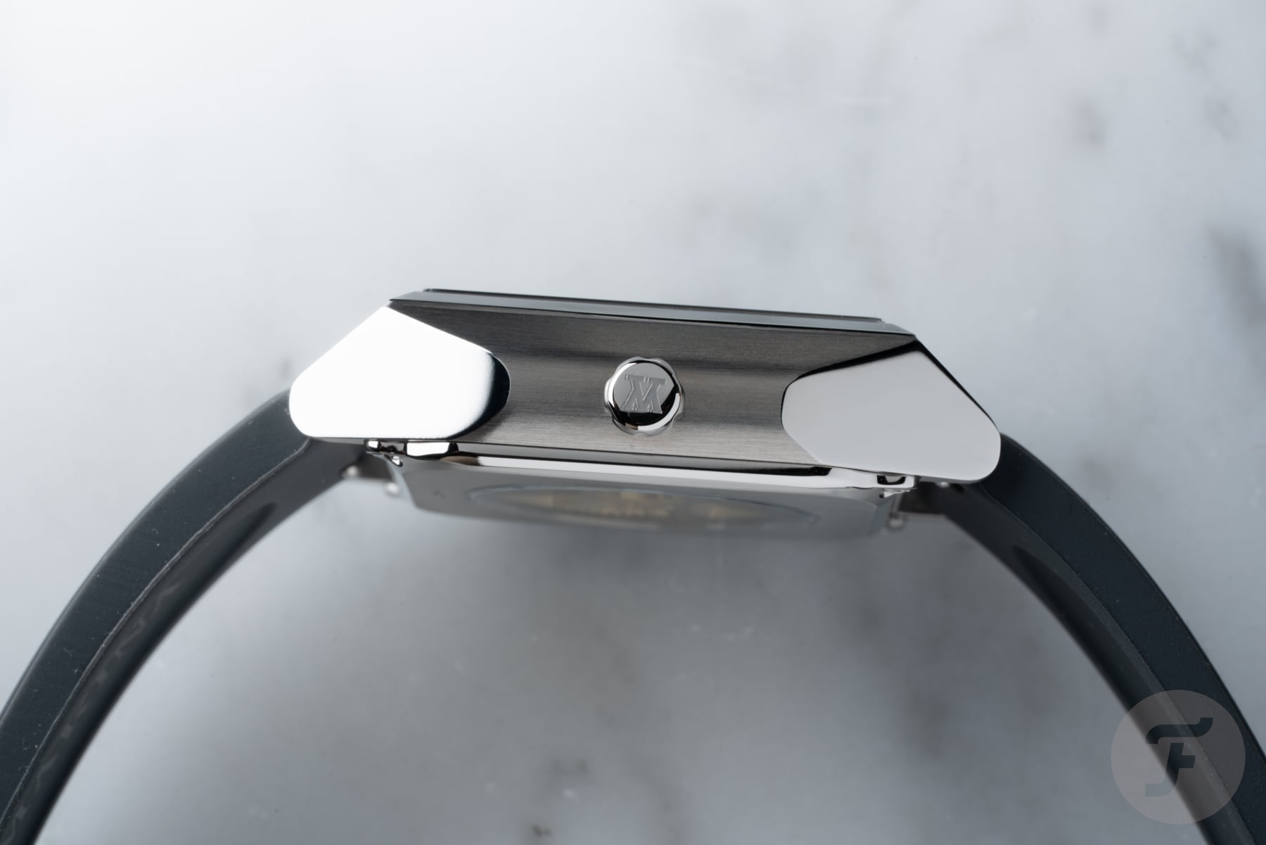 Makina Andras_II Gray profile, crown side