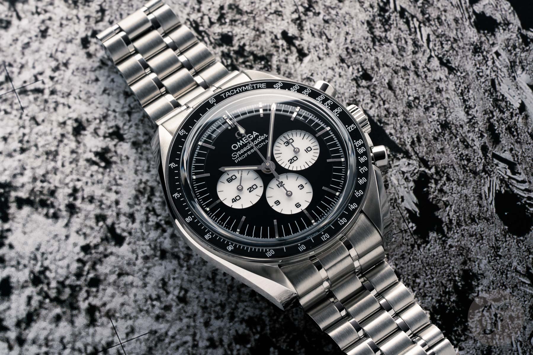 Omega Speedmaster Reverse Panda 310.30.42.50.01.004