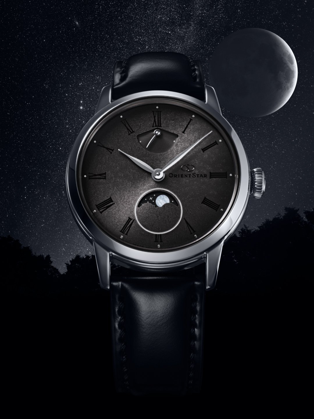 Orient Star M45 F8 Mechanical Moon Phase RE-BW0005N head on over nighttime scene
