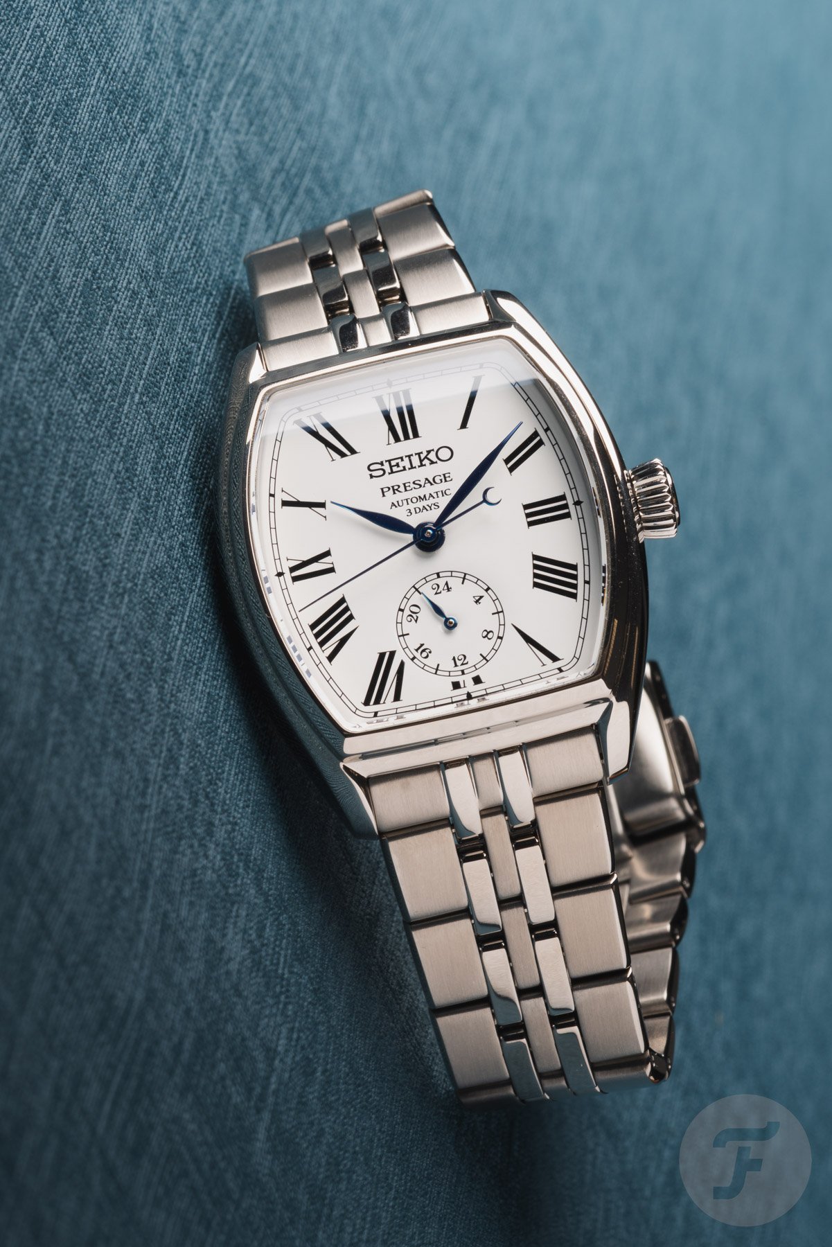 Seiko Presage SPB537 on its side
