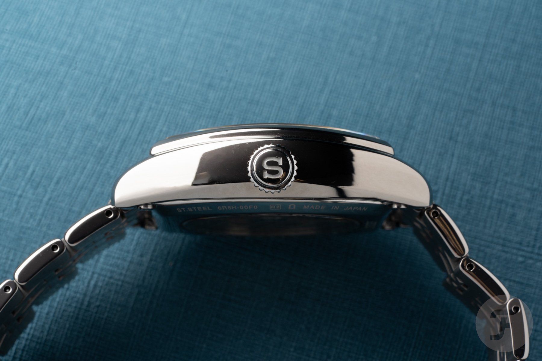 Seiko Presage SPB537 profile, crown side